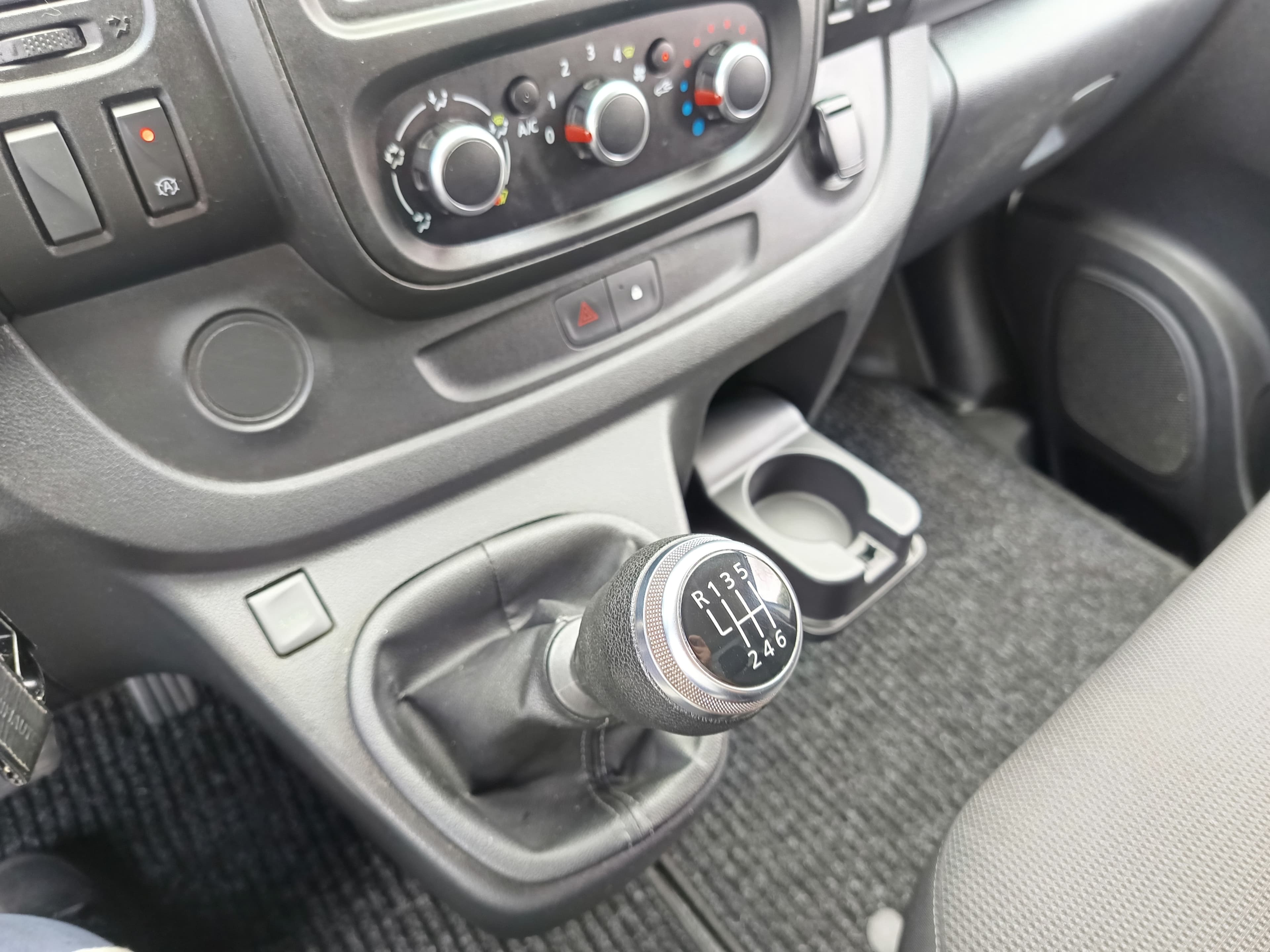 Renault Trafic · Ano 2021 — imagen 30