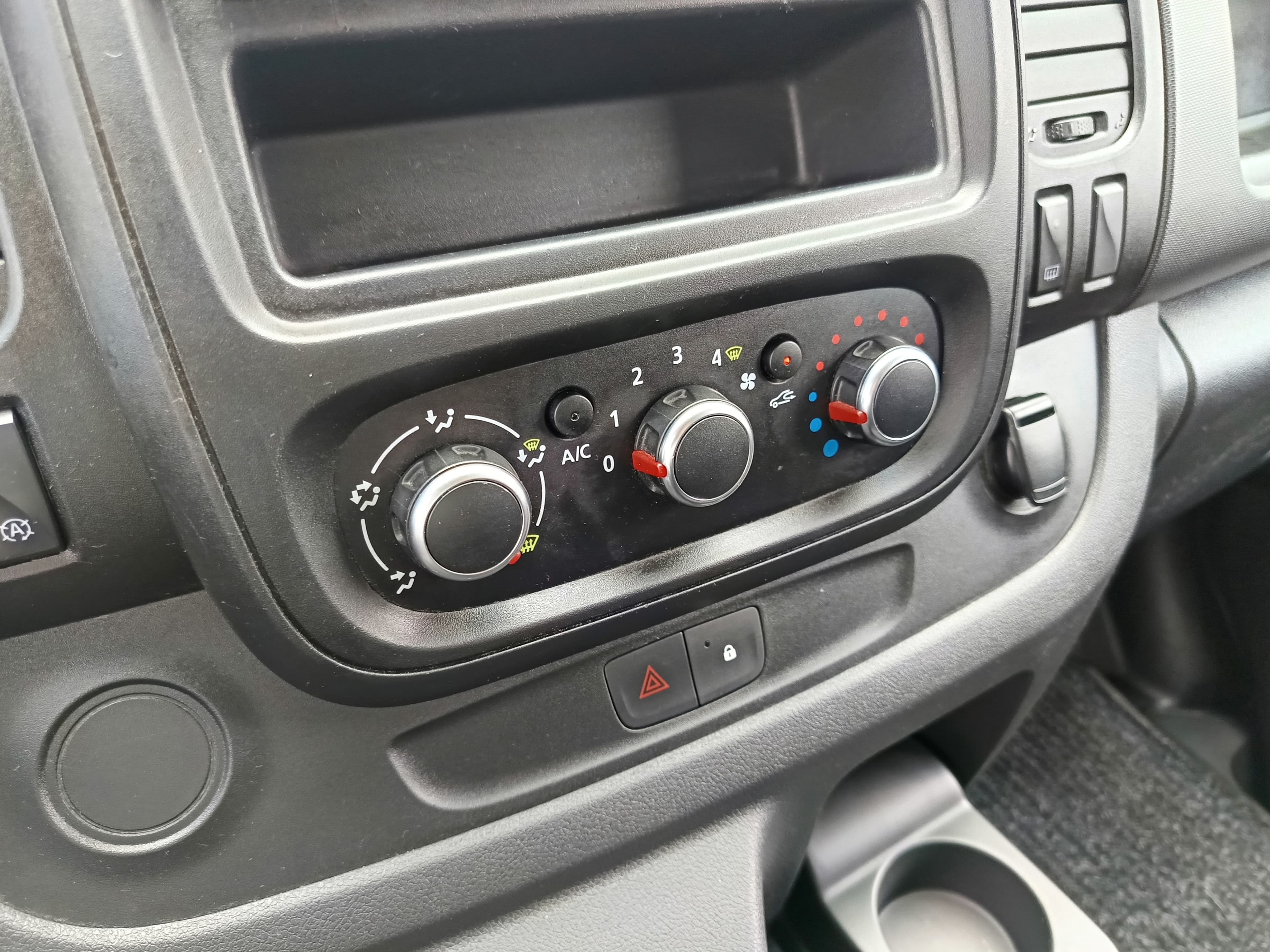 Renault Trafic · Ano 2021 — imagen 29