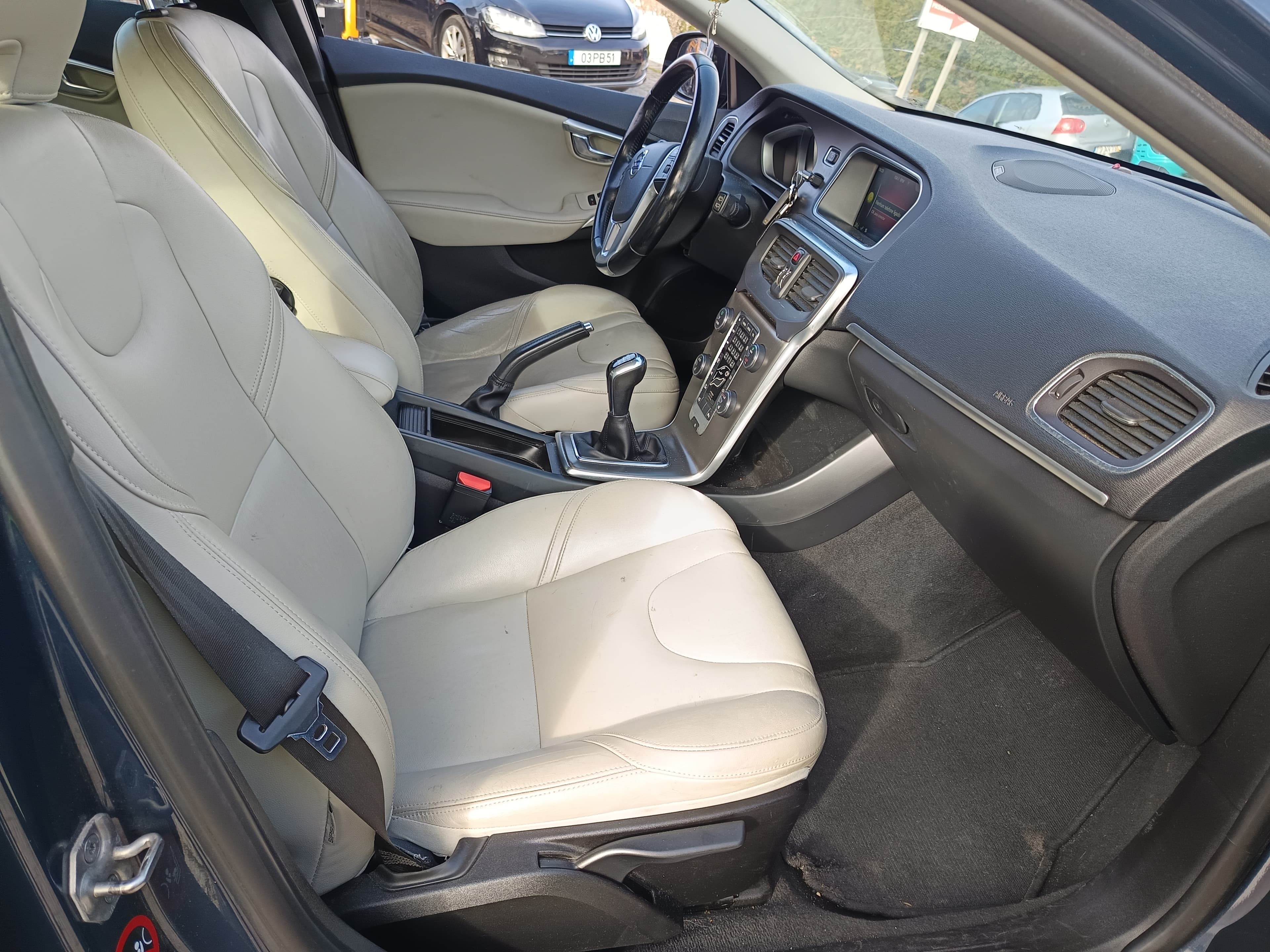 Volvo V40 · Ano 2014 — image 28