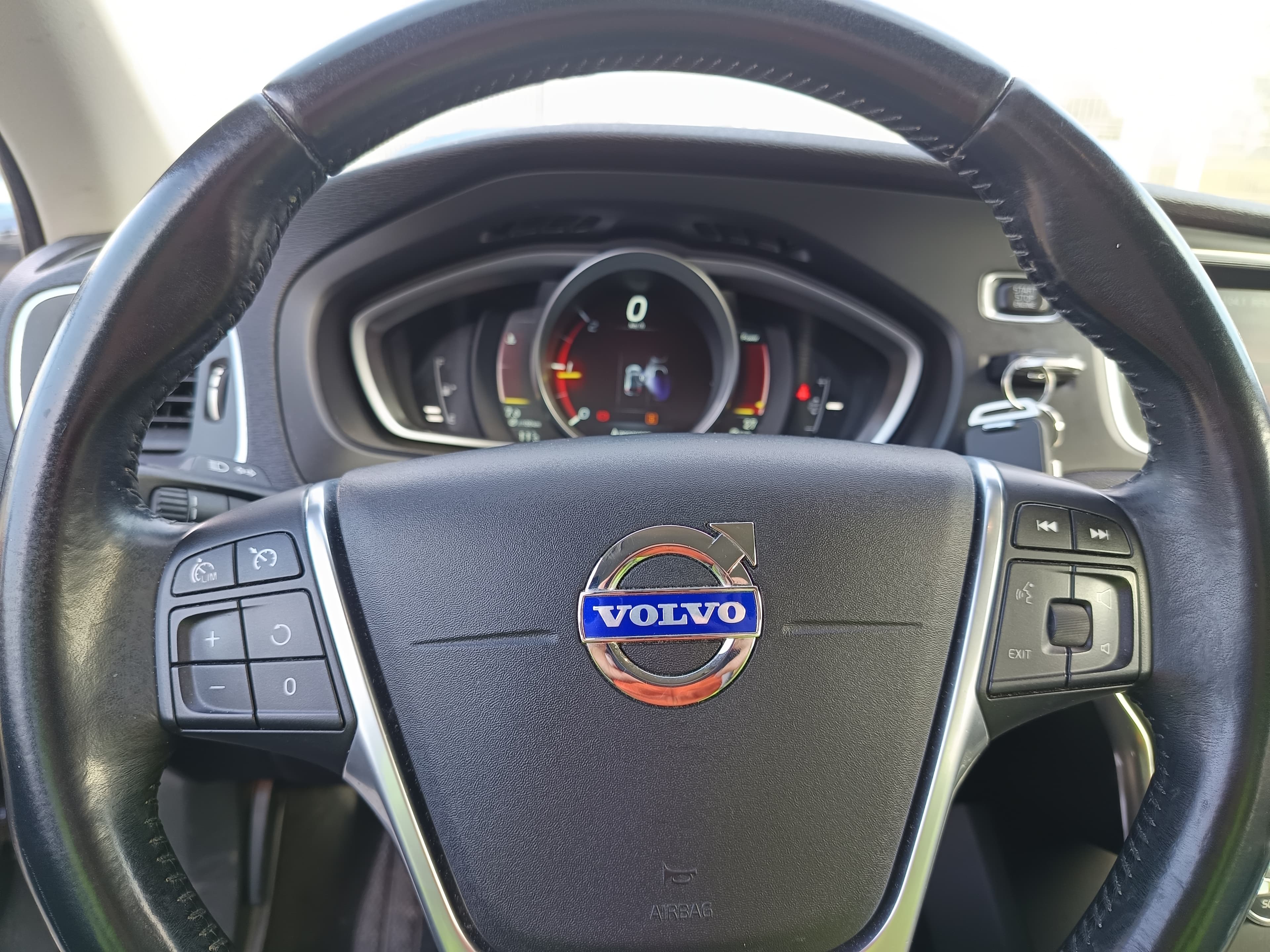 Volvo V40 · Ano 2014 — image 43
