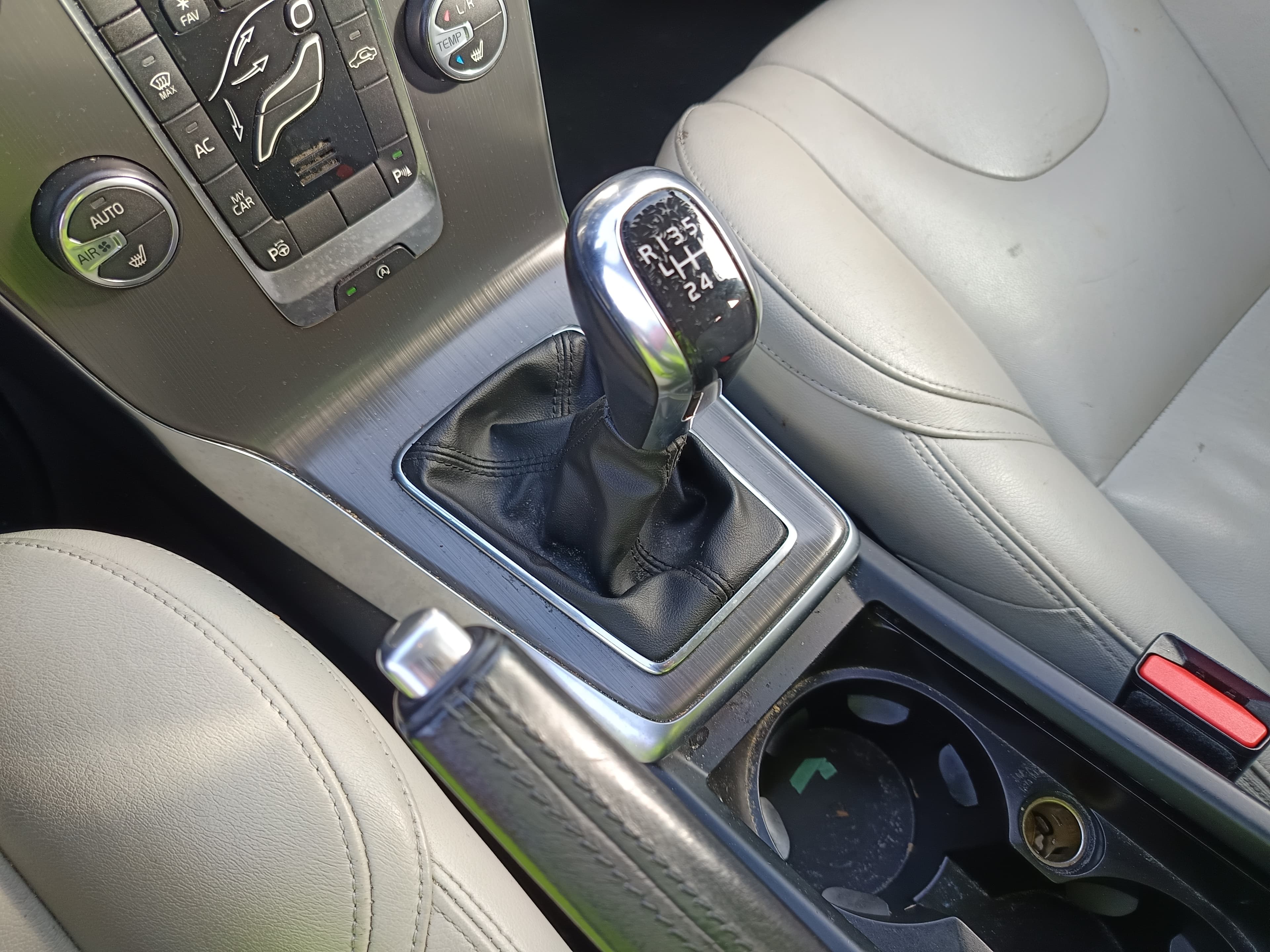 Volvo V40 · Ano 2014 — image 42