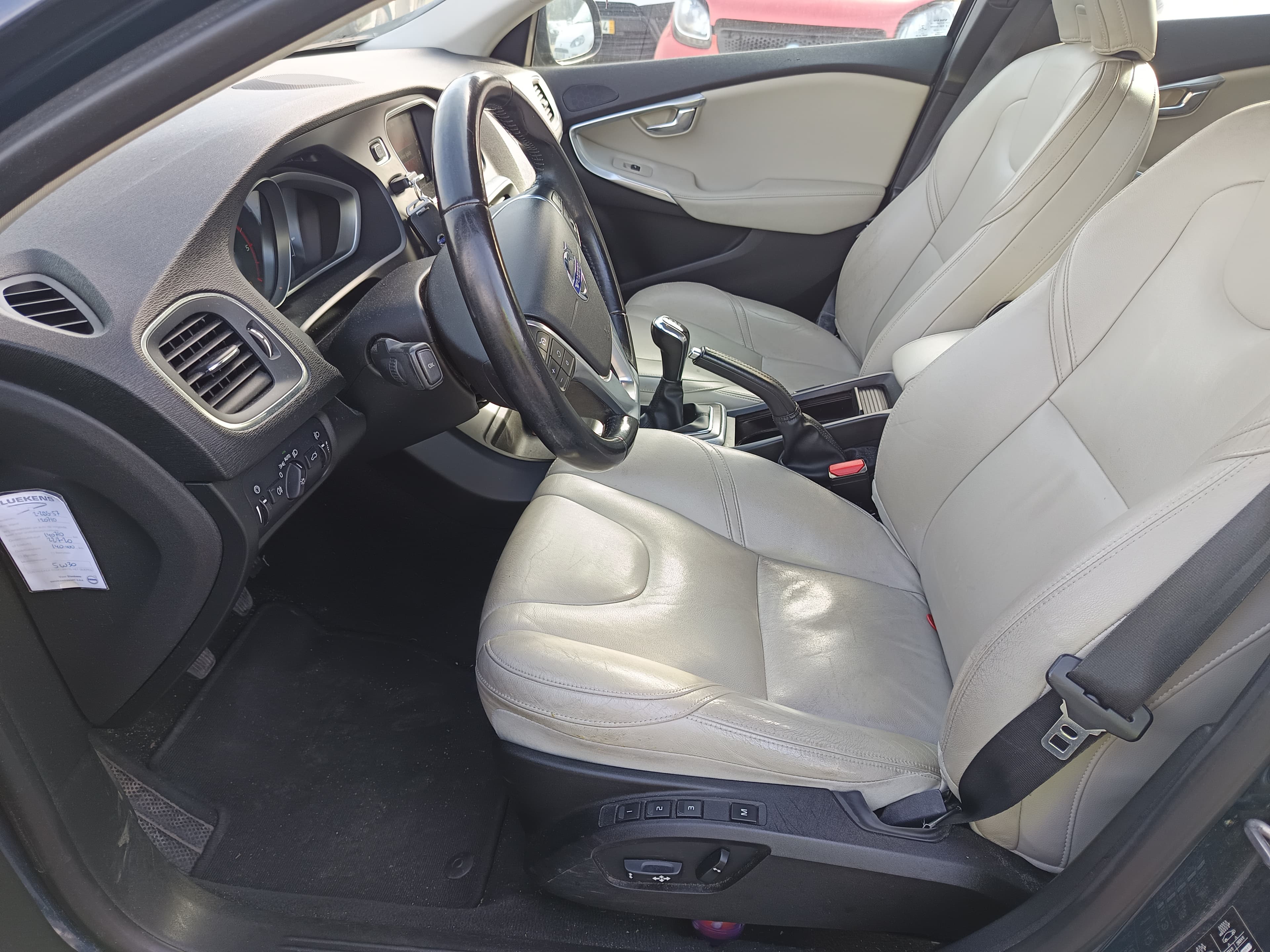 Volvo V40 · Ano 2014 — image 34