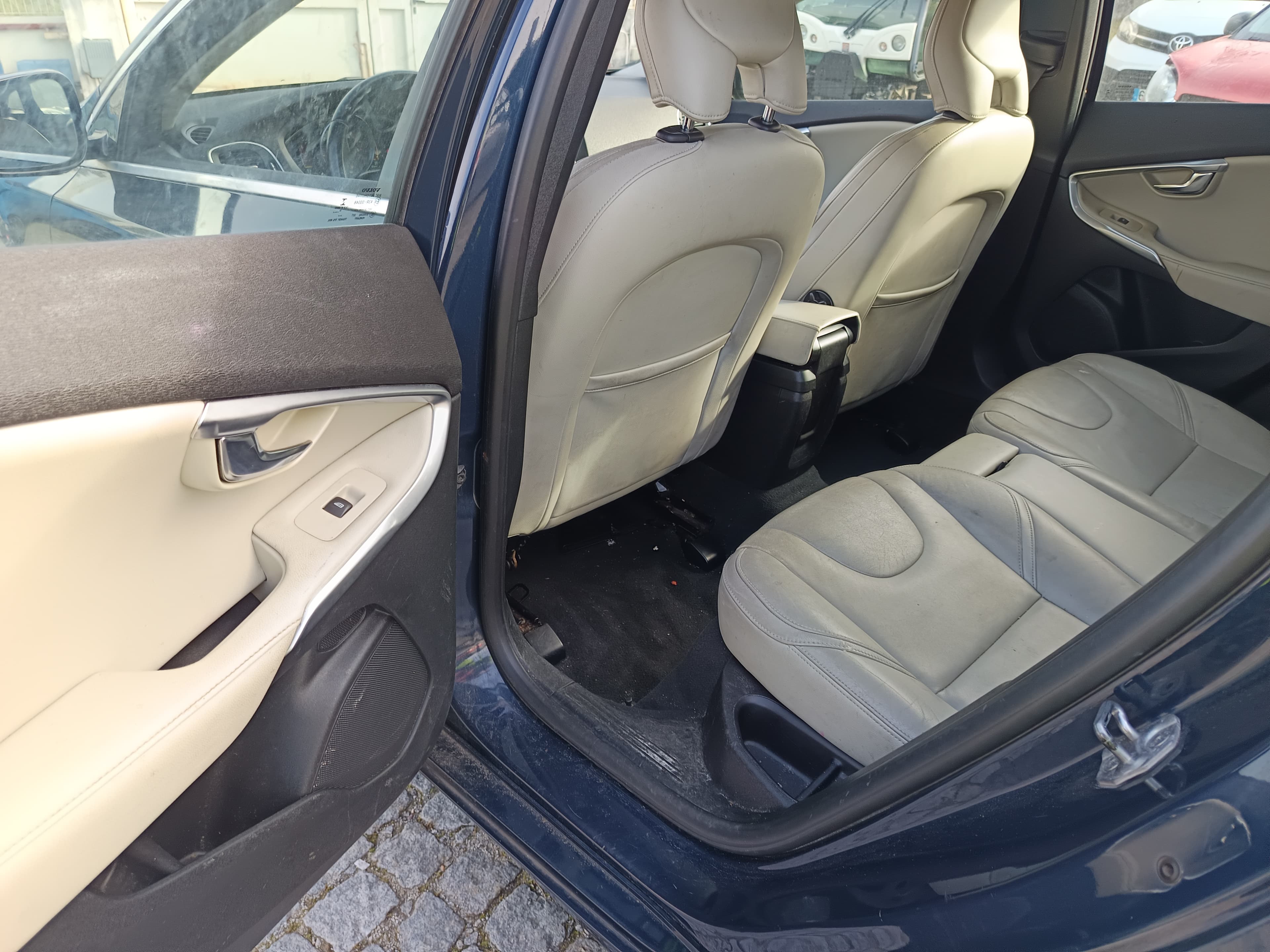 Volvo V40 · Ano 2014 — image 29