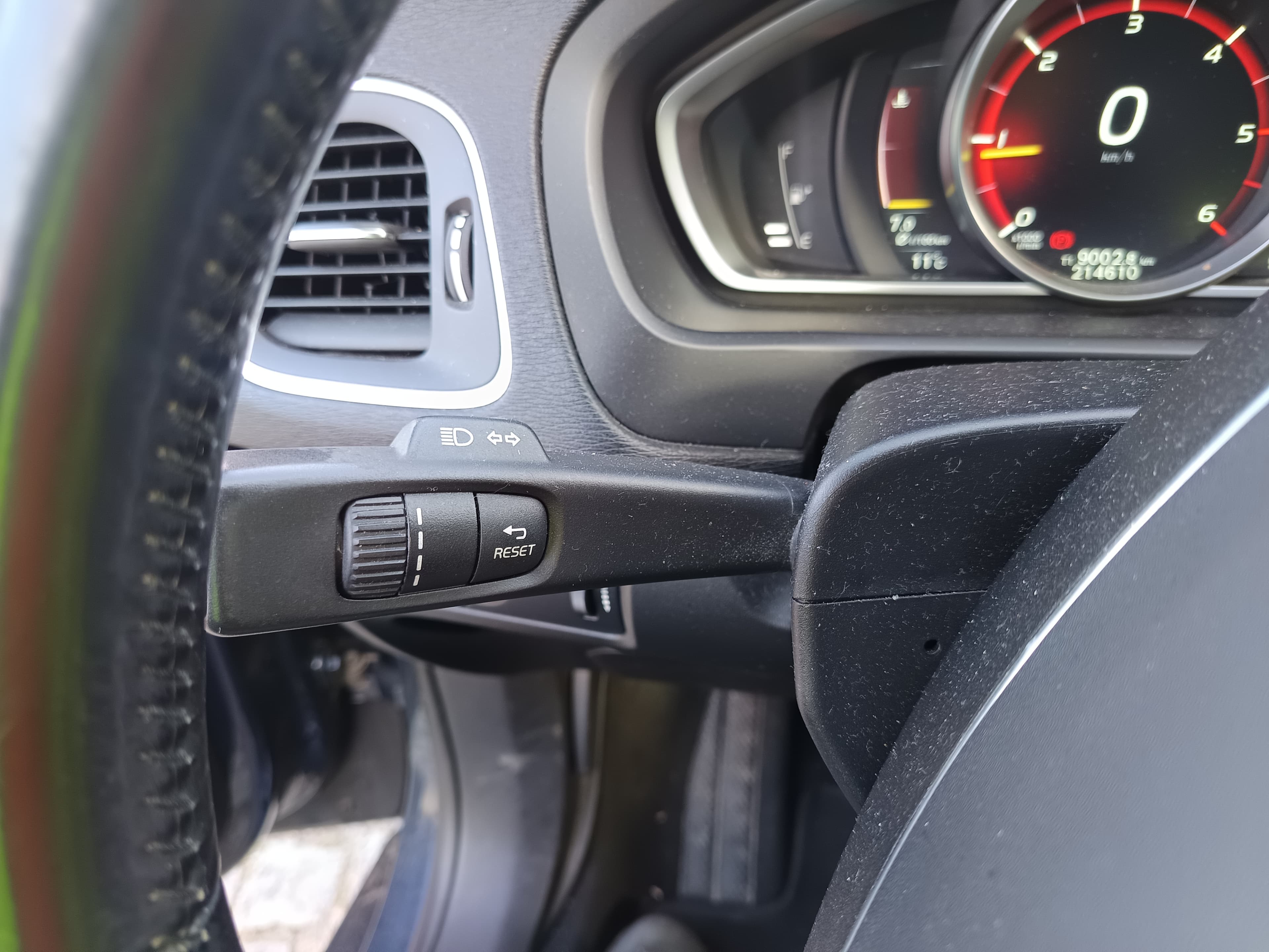 Volvo V40 · Ano 2014 — image 46