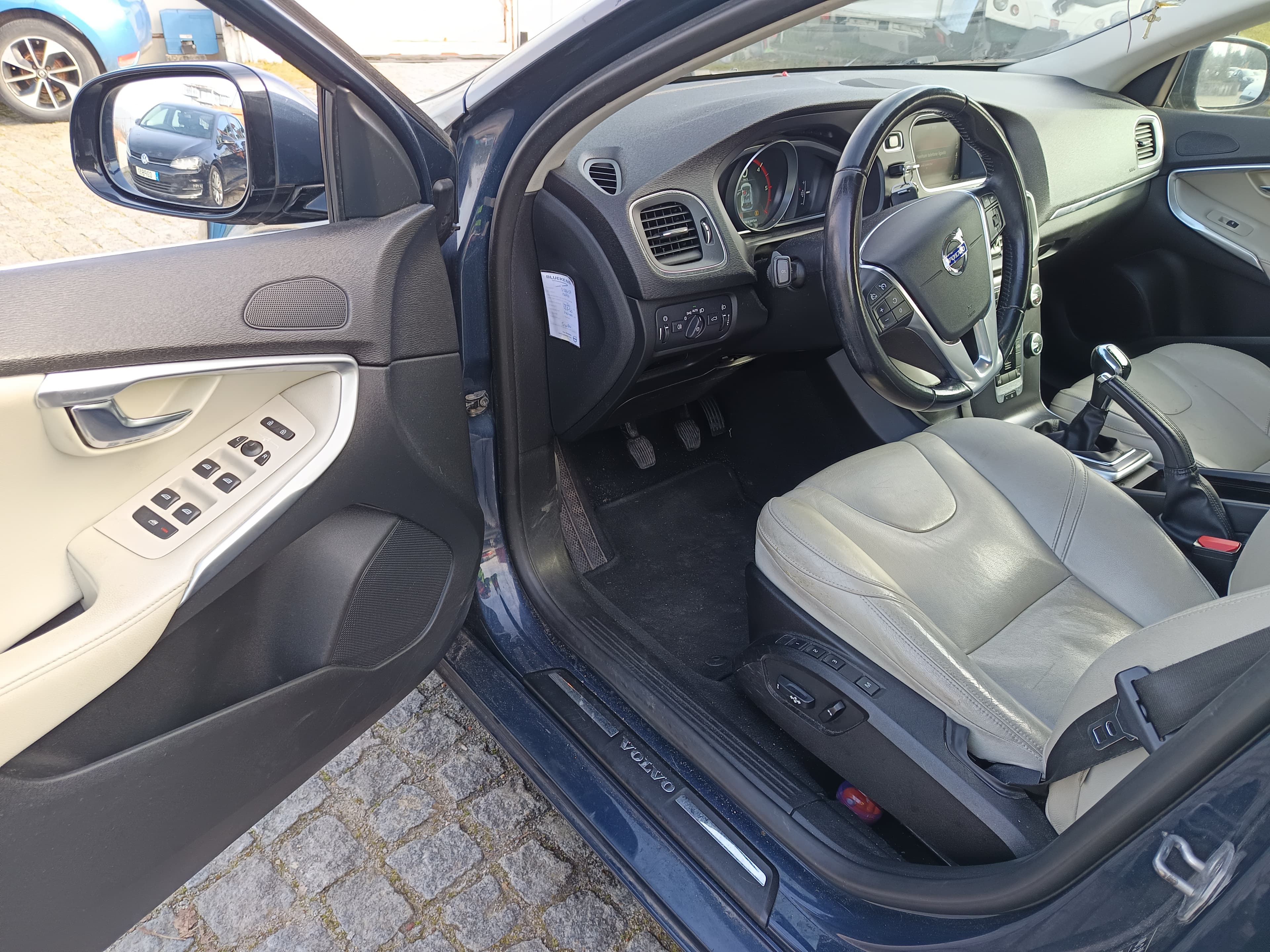 Volvo V40 · Ano 2014 — image 32