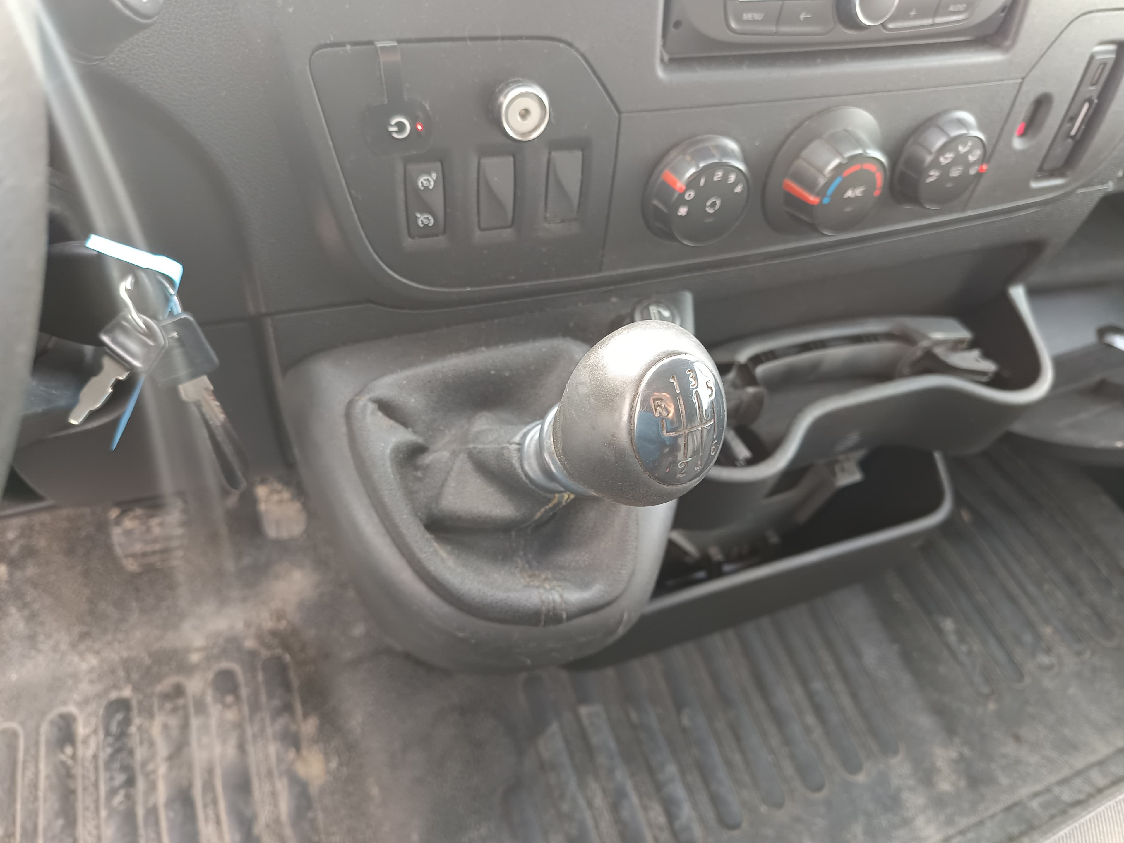 Renault Master · Ano 2015 — imagem 30