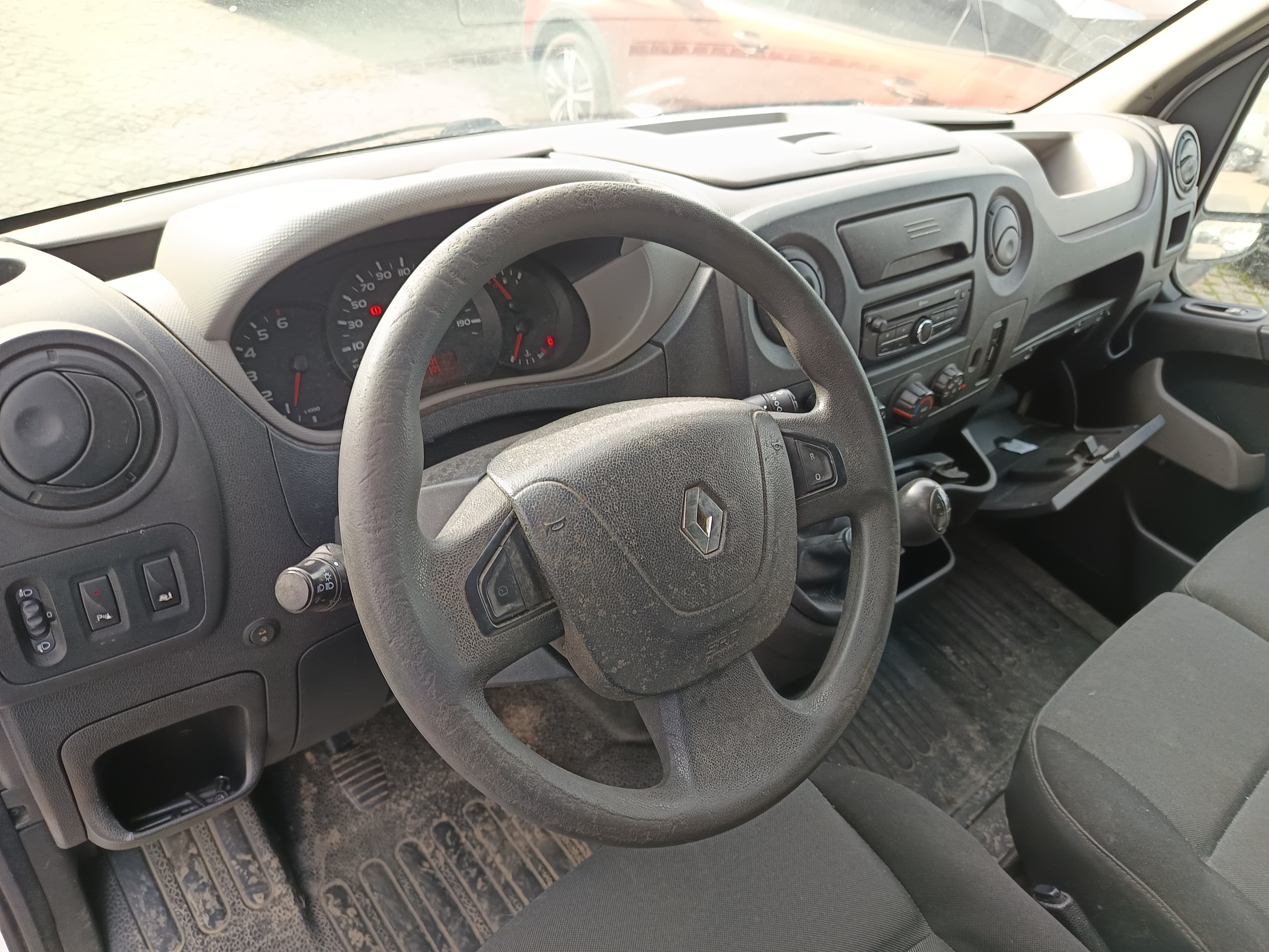 Renault Master · Ano 2015 — imagem 28