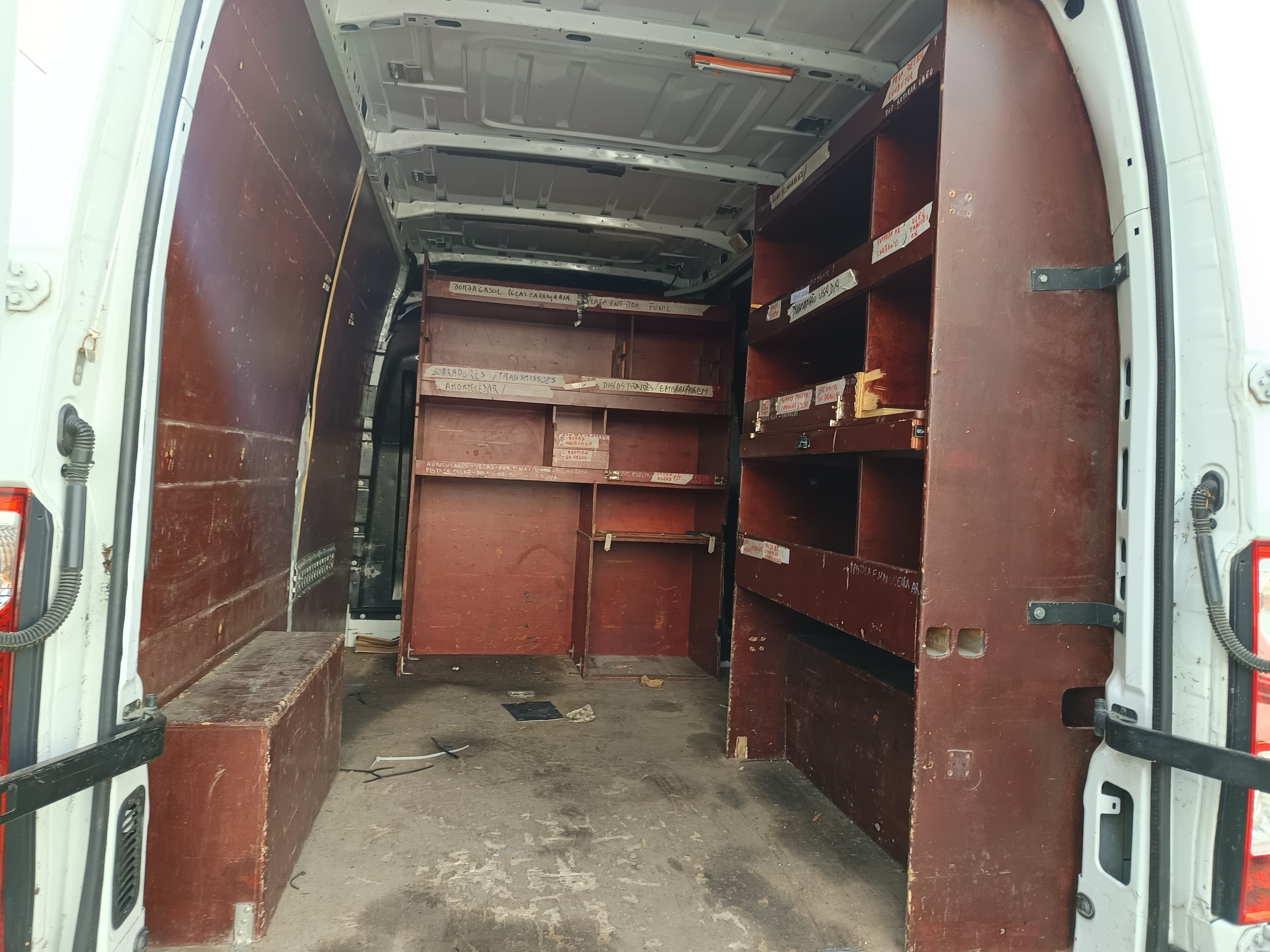 Renault Master · Ano 2015 — imagem 17