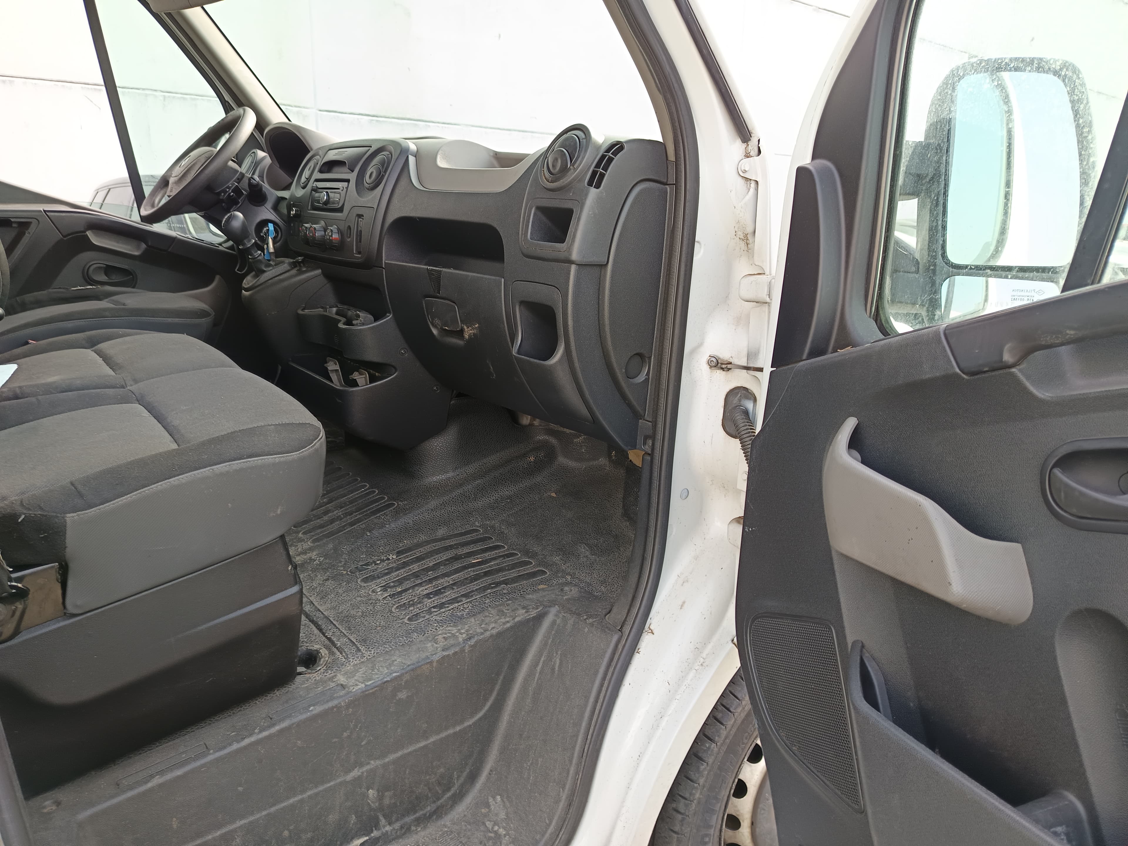 Renault Master · Ano 2015 — imagem 46