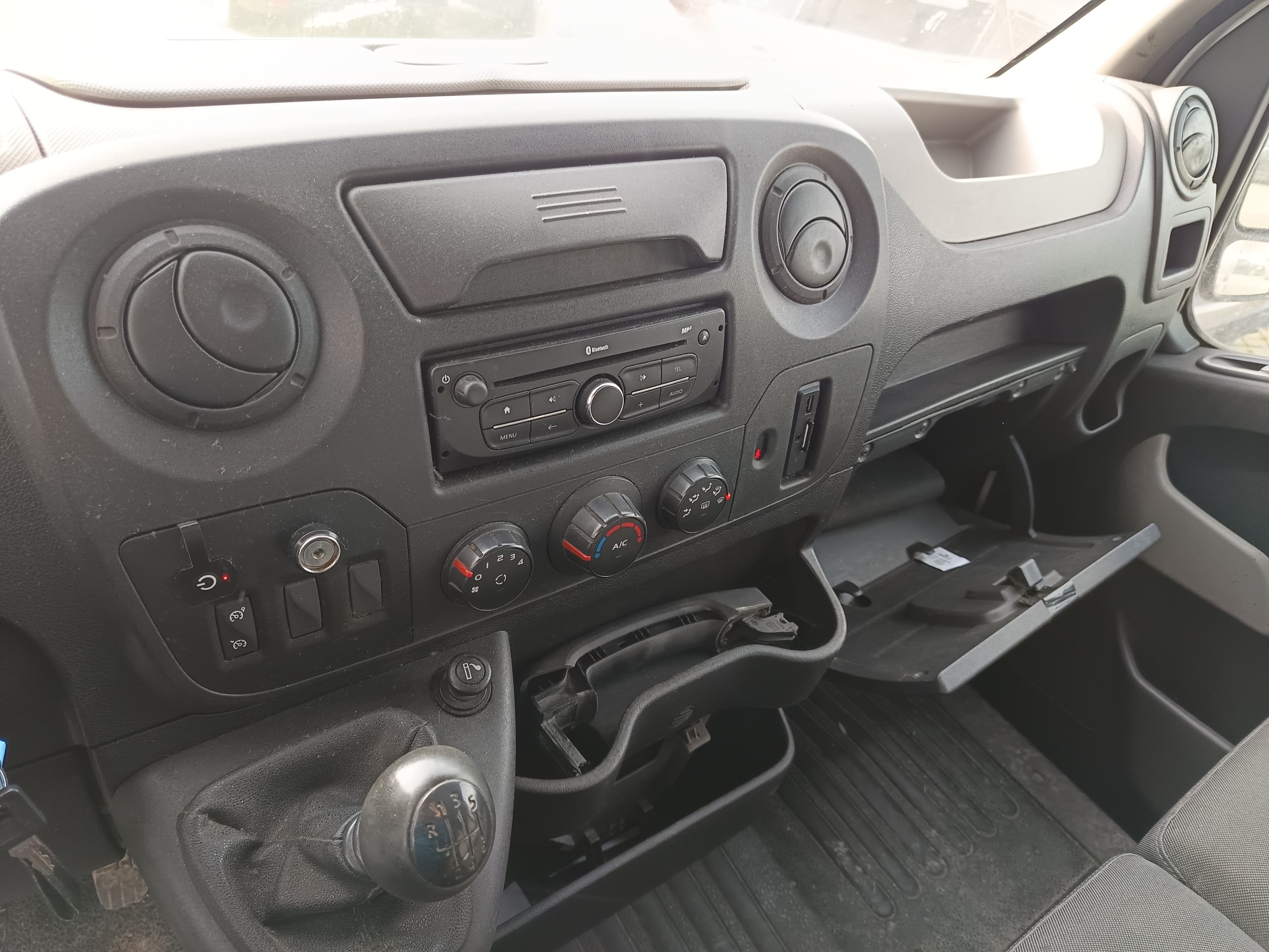 Renault Master · Ano 2015 — imagem 44