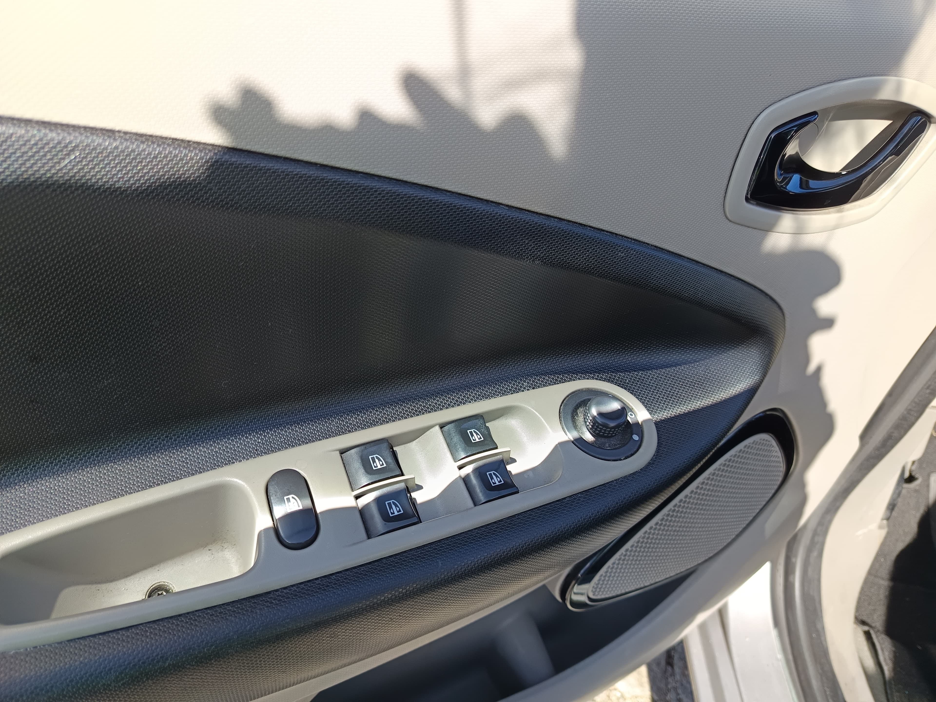 Renault Zoe · Ano 2016 — imagem 38