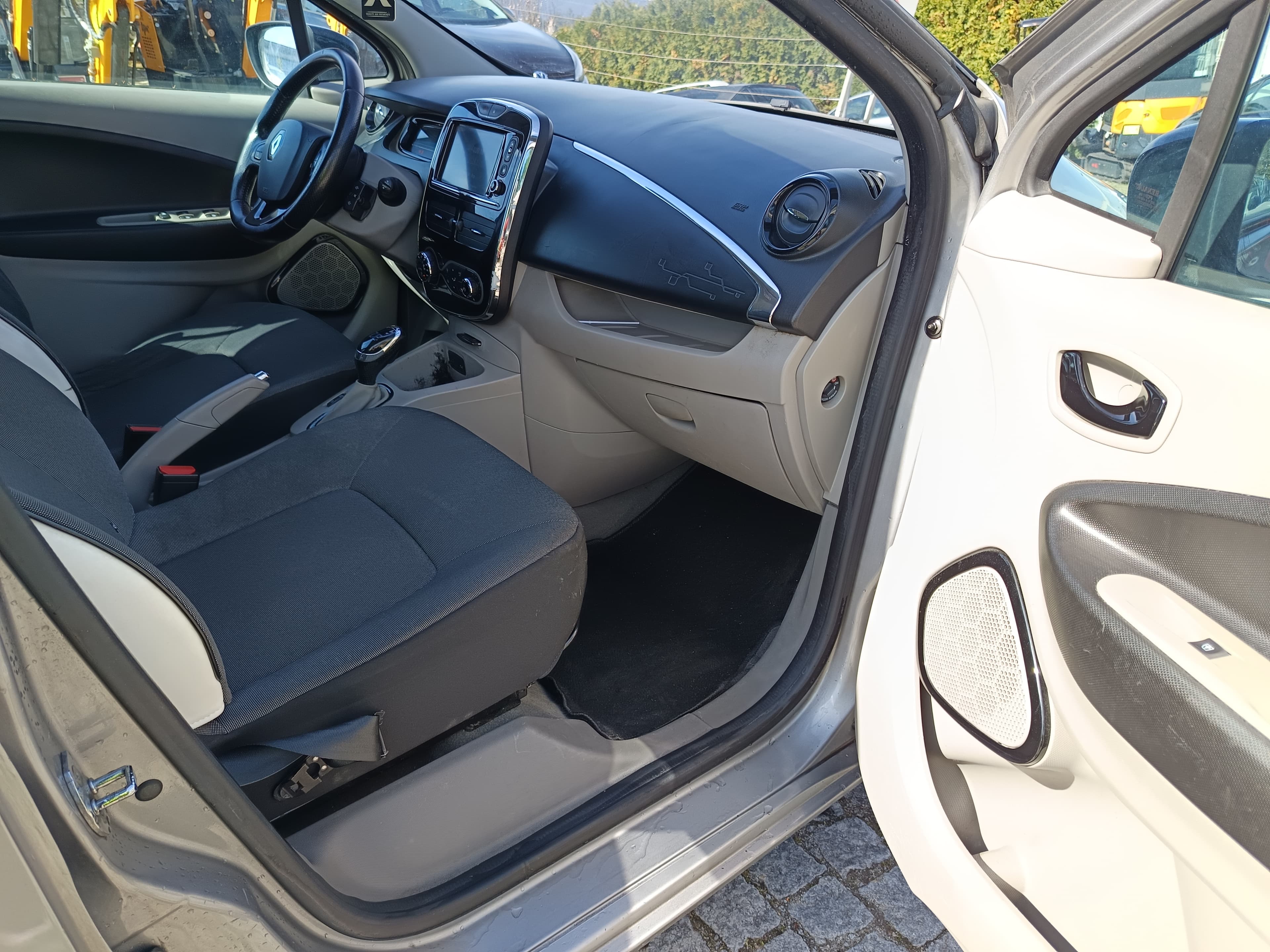 Renault Zoe · Ano 2016 — imagem 30