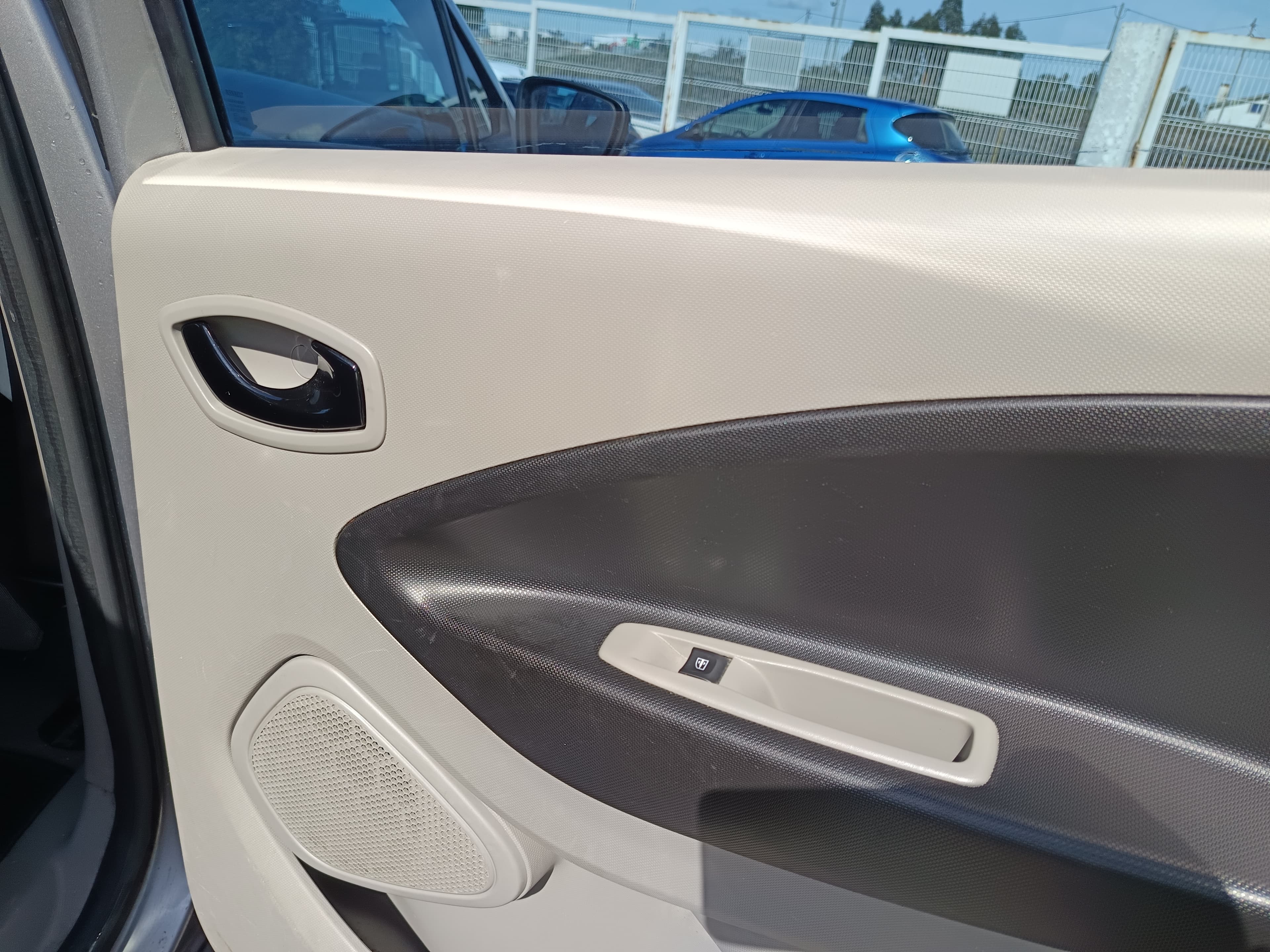 Renault Zoe · Ano 2016 — imagem 28