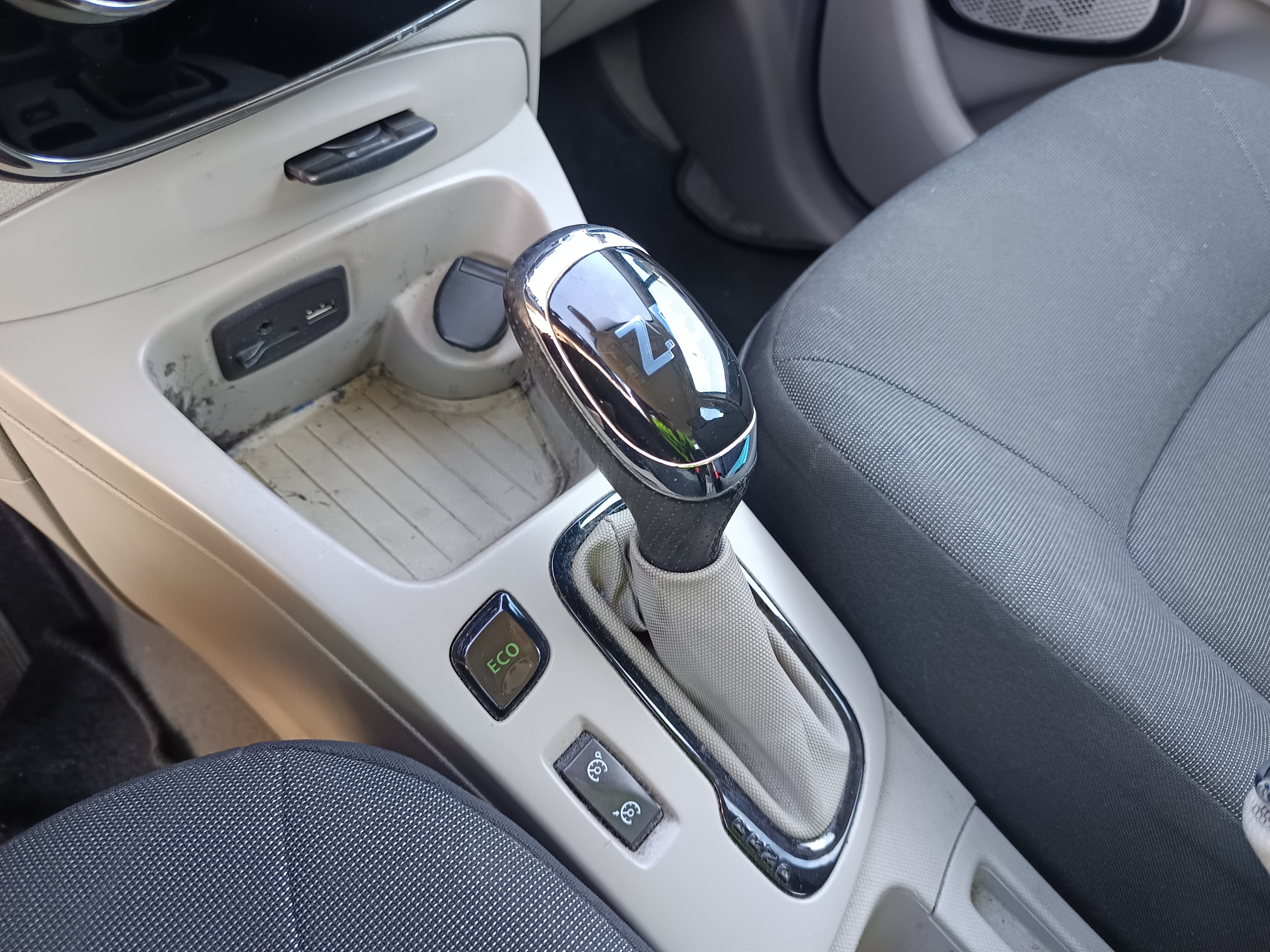 Renault Zoe · Ano 2016 — imagem 45