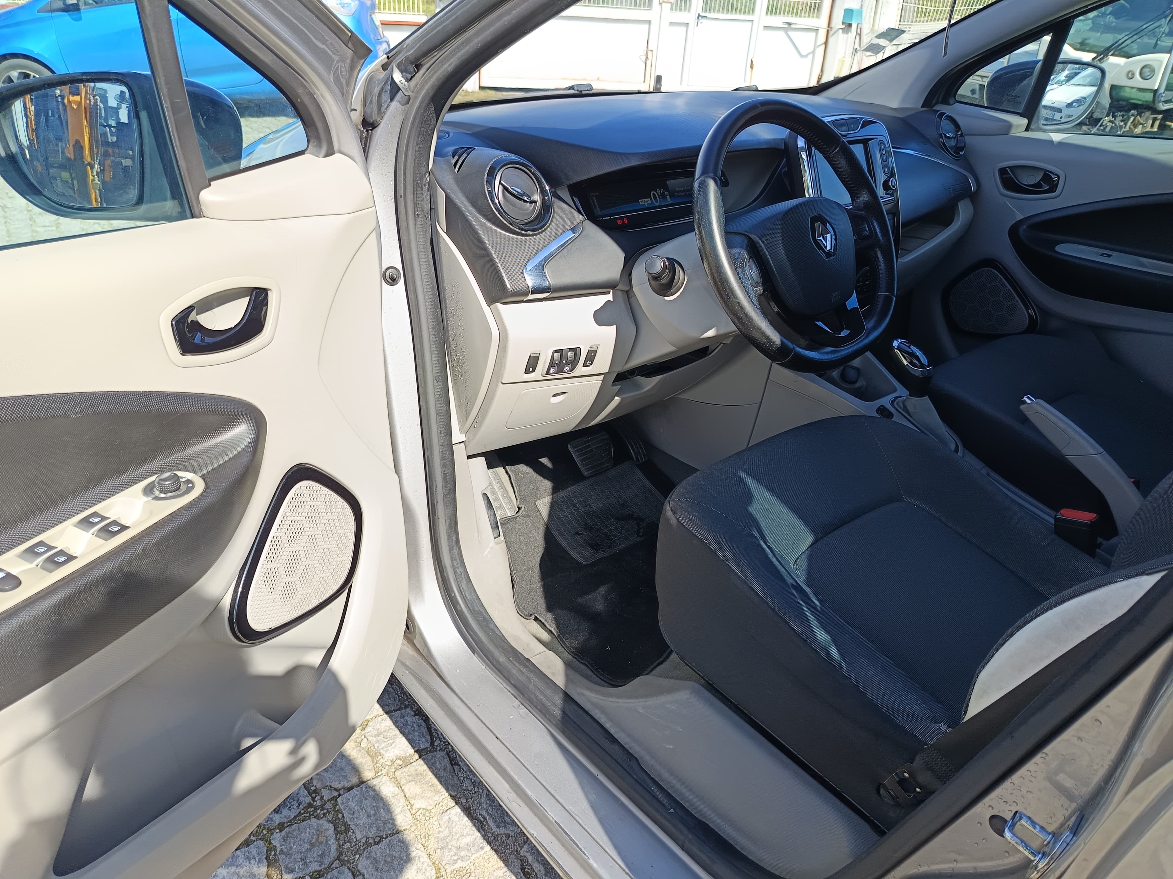 Renault Zoe · Ano 2016 — imagem 37