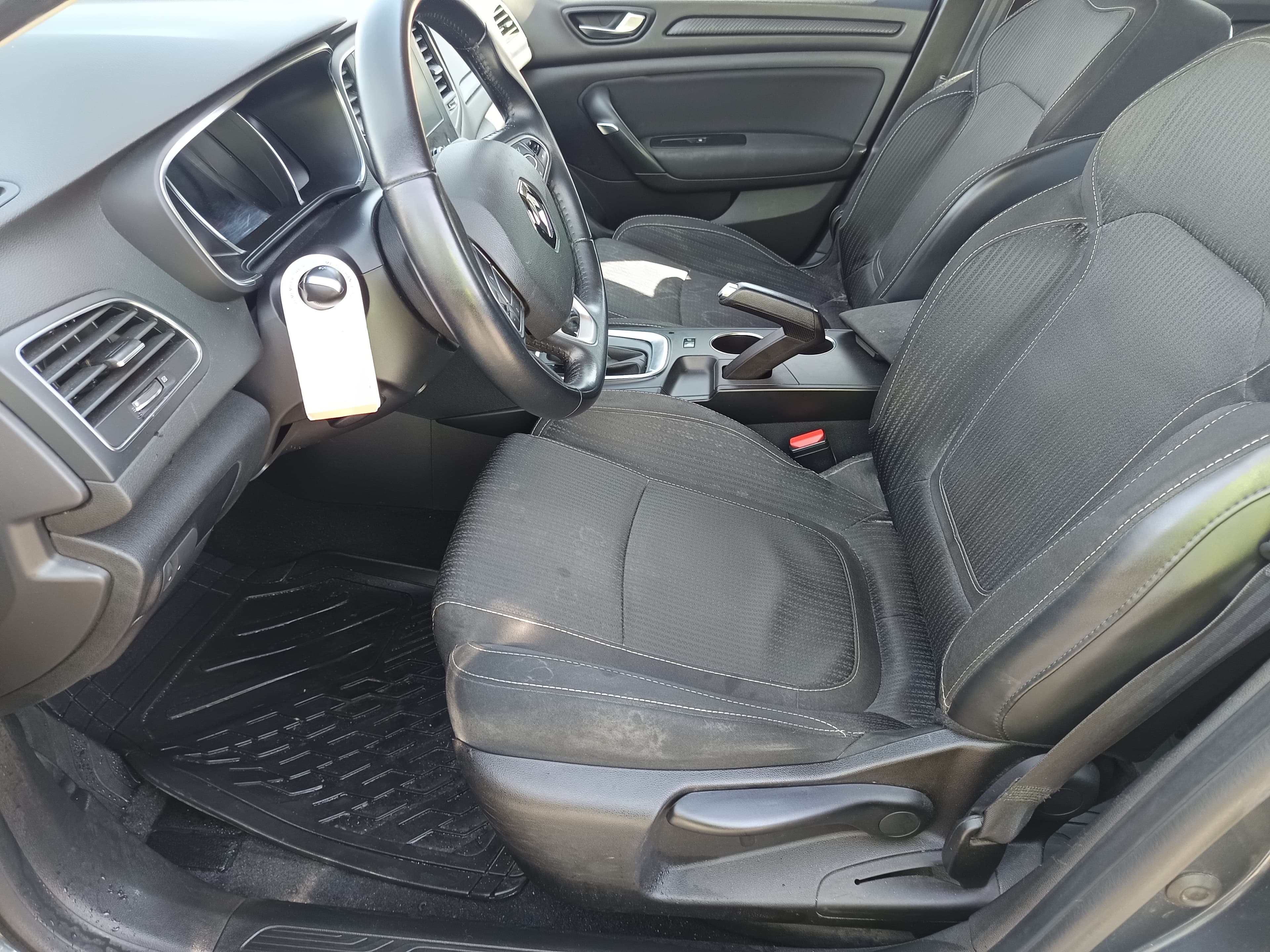 Renault Mégane · Année 2019 — image 35