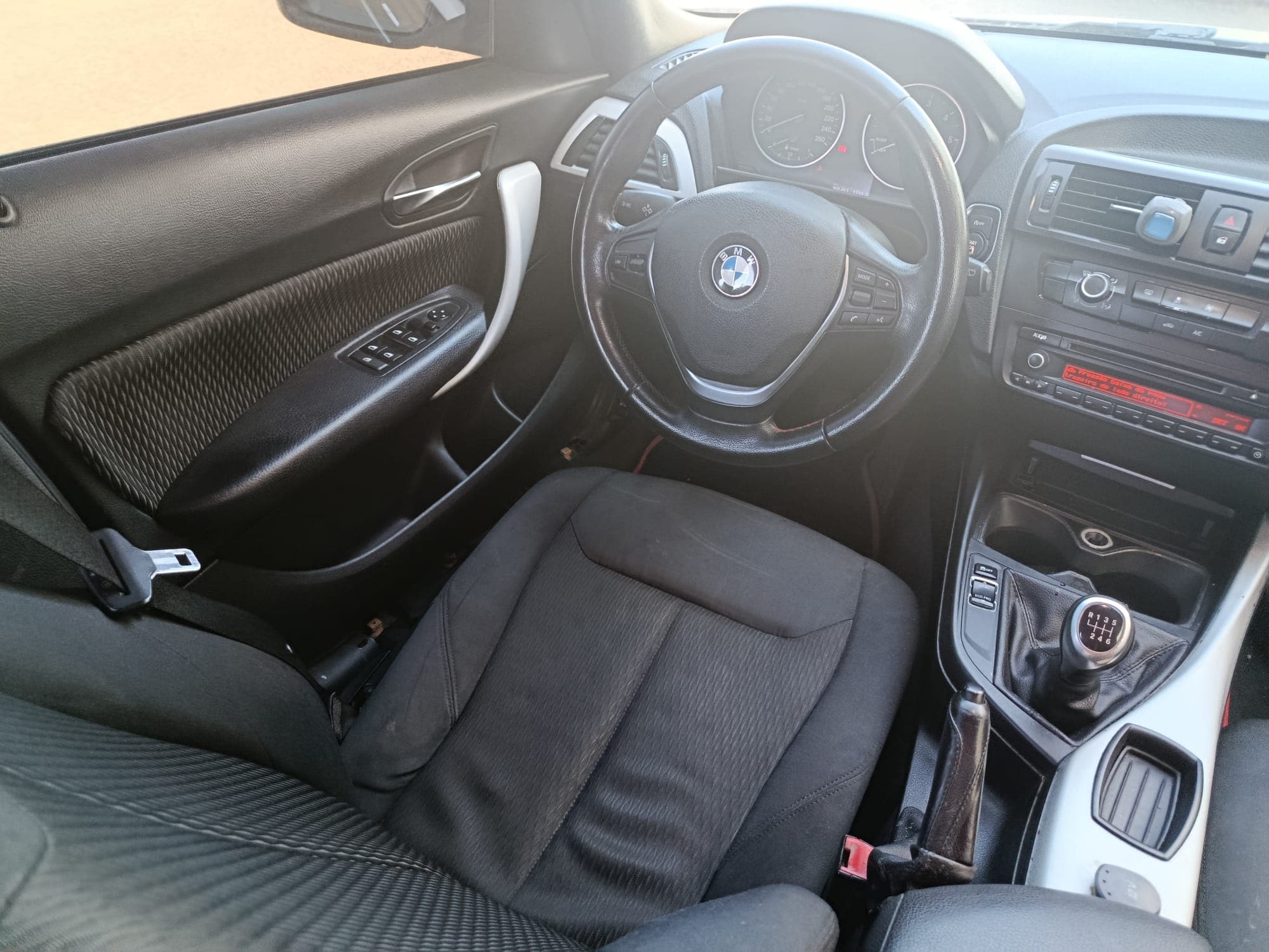 BMW 116 D · Ano 2013 — imagem 18
