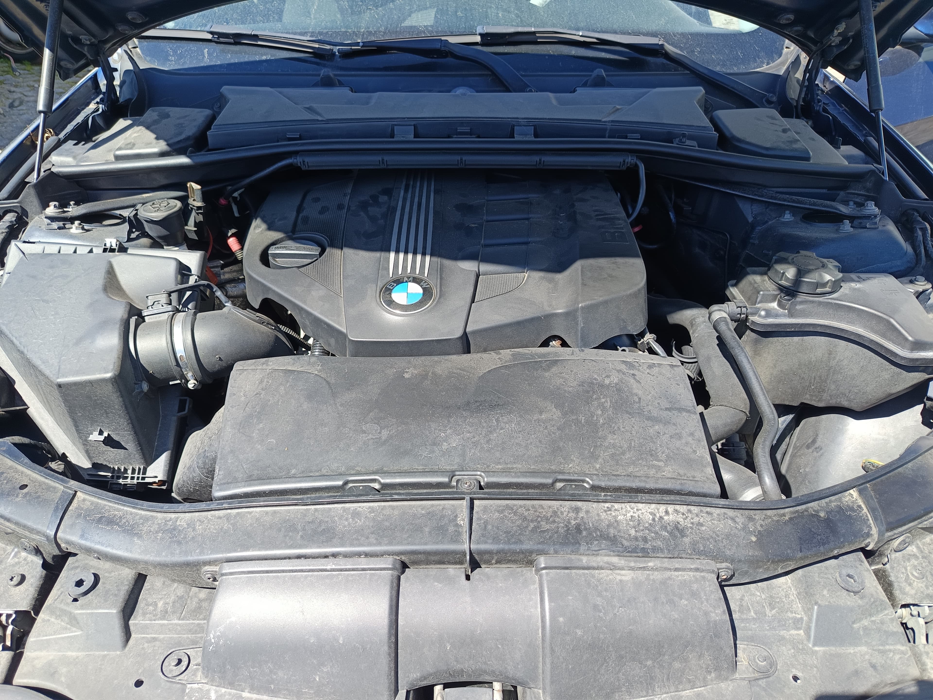 BMW 320d · Ano 2010 — image 11