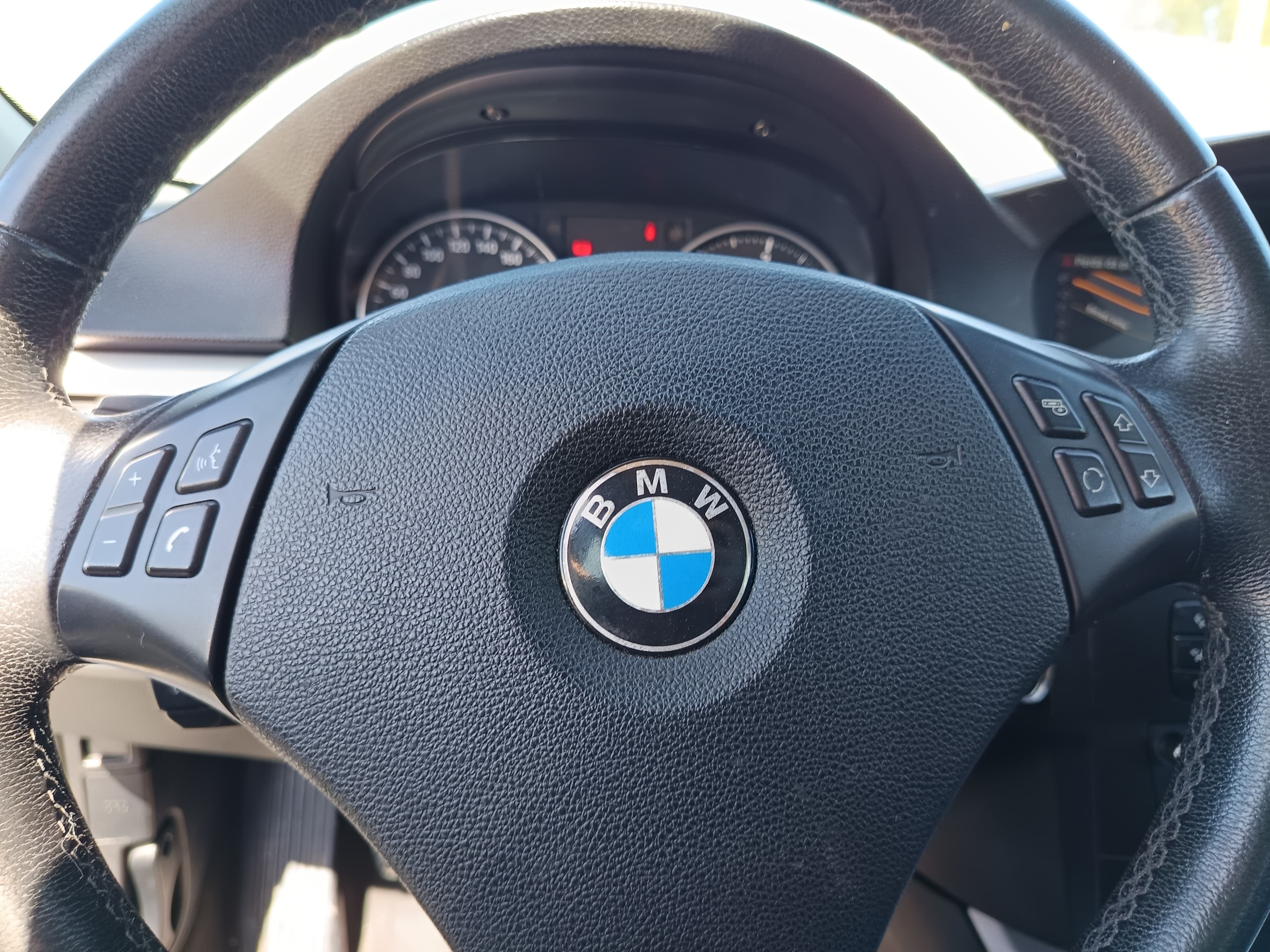 BMW 320d · Ano 2010 — image 39
