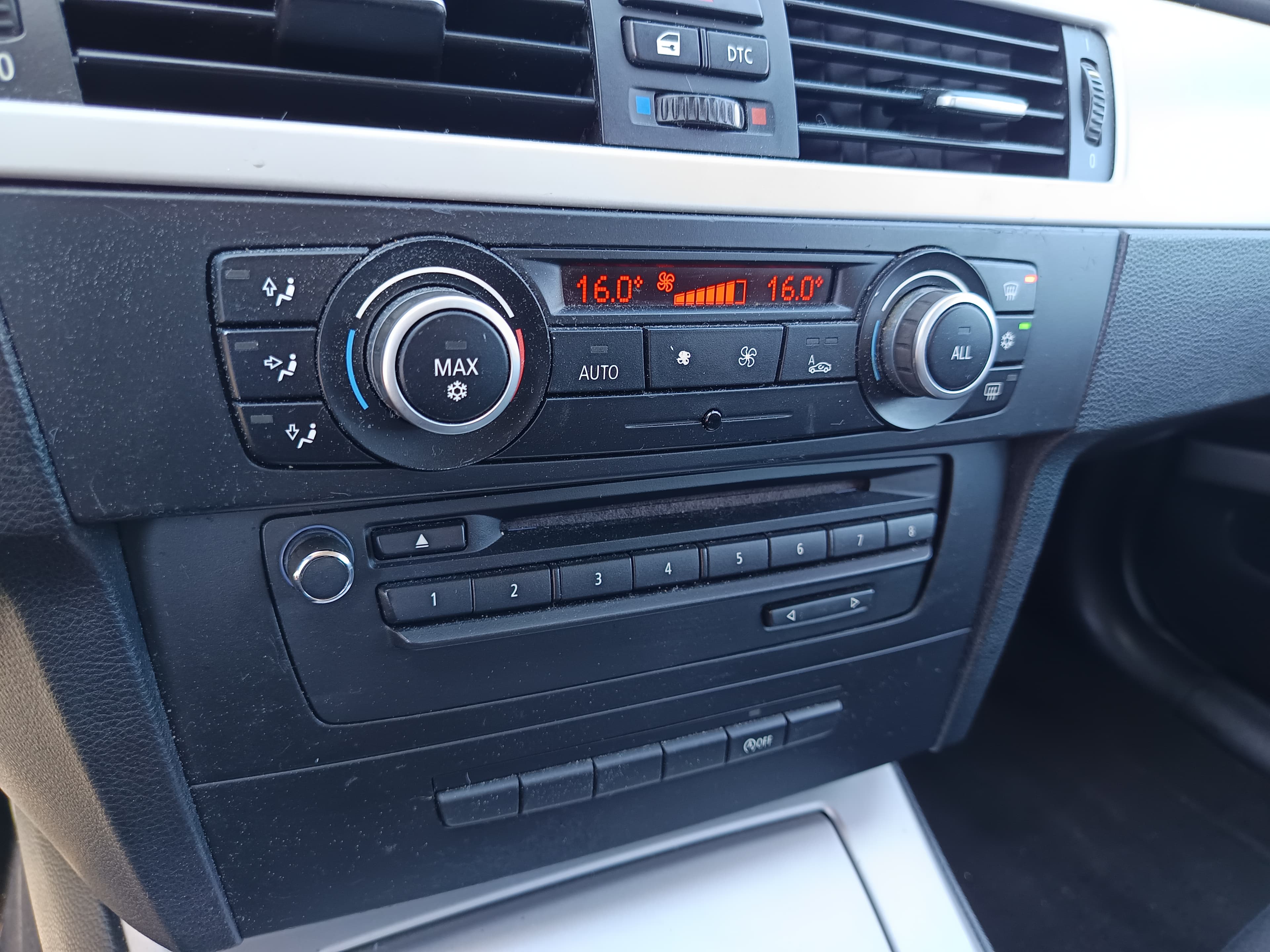 BMW 320d · Ano 2010 — image 37