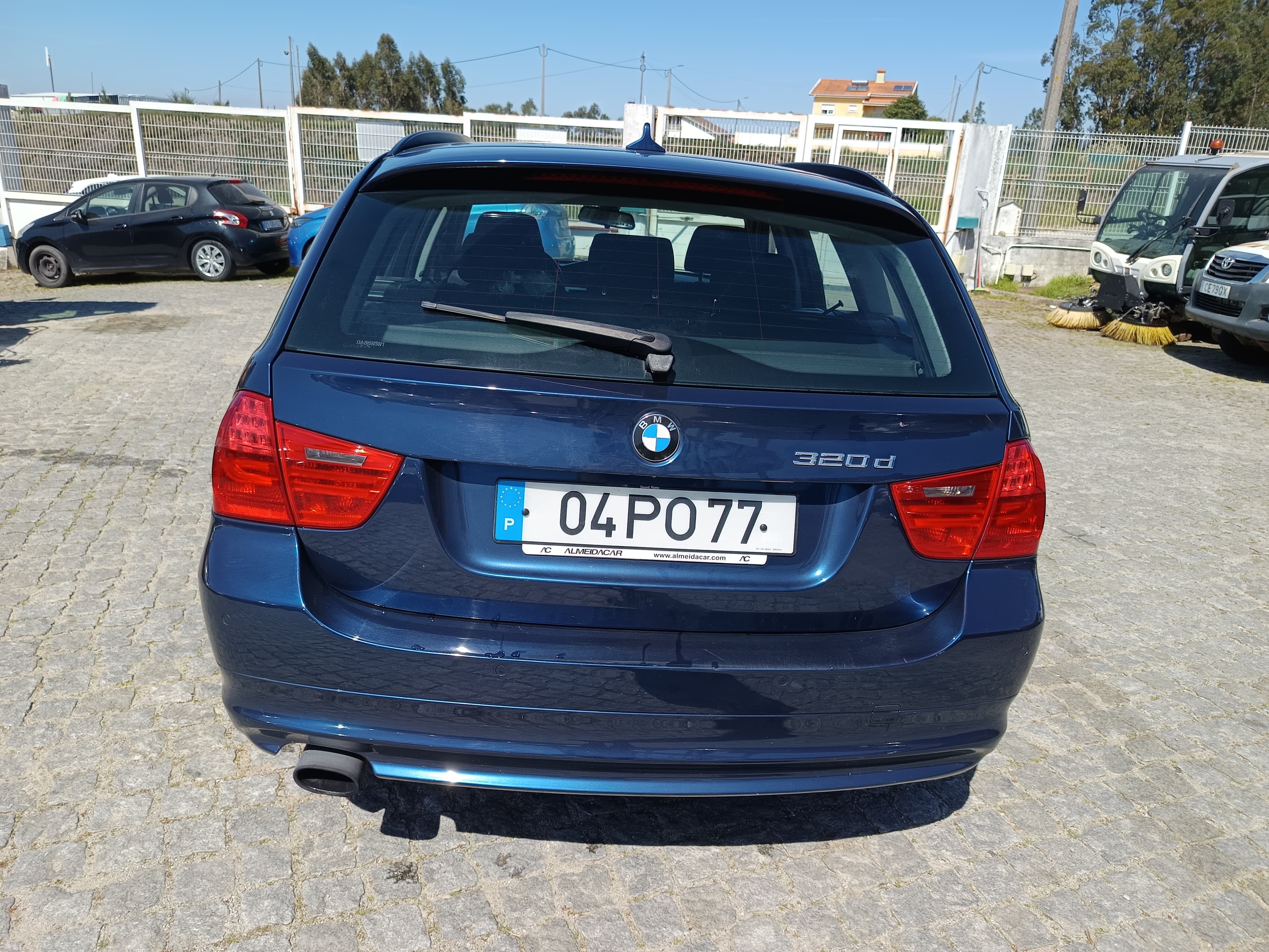 BMW 320d · Ano 2010 — image 5