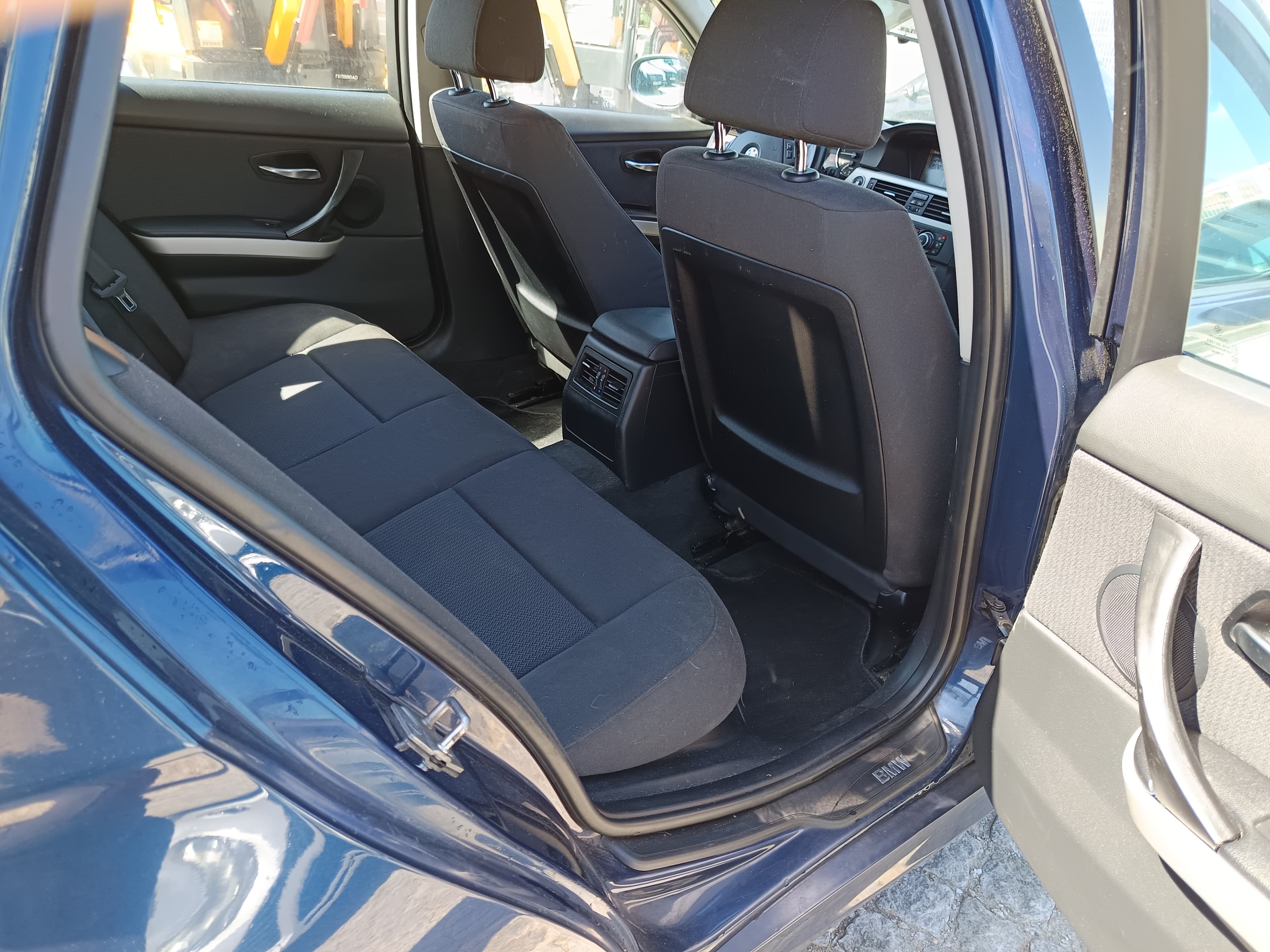 BMW 320d · Ano 2010 — image 20