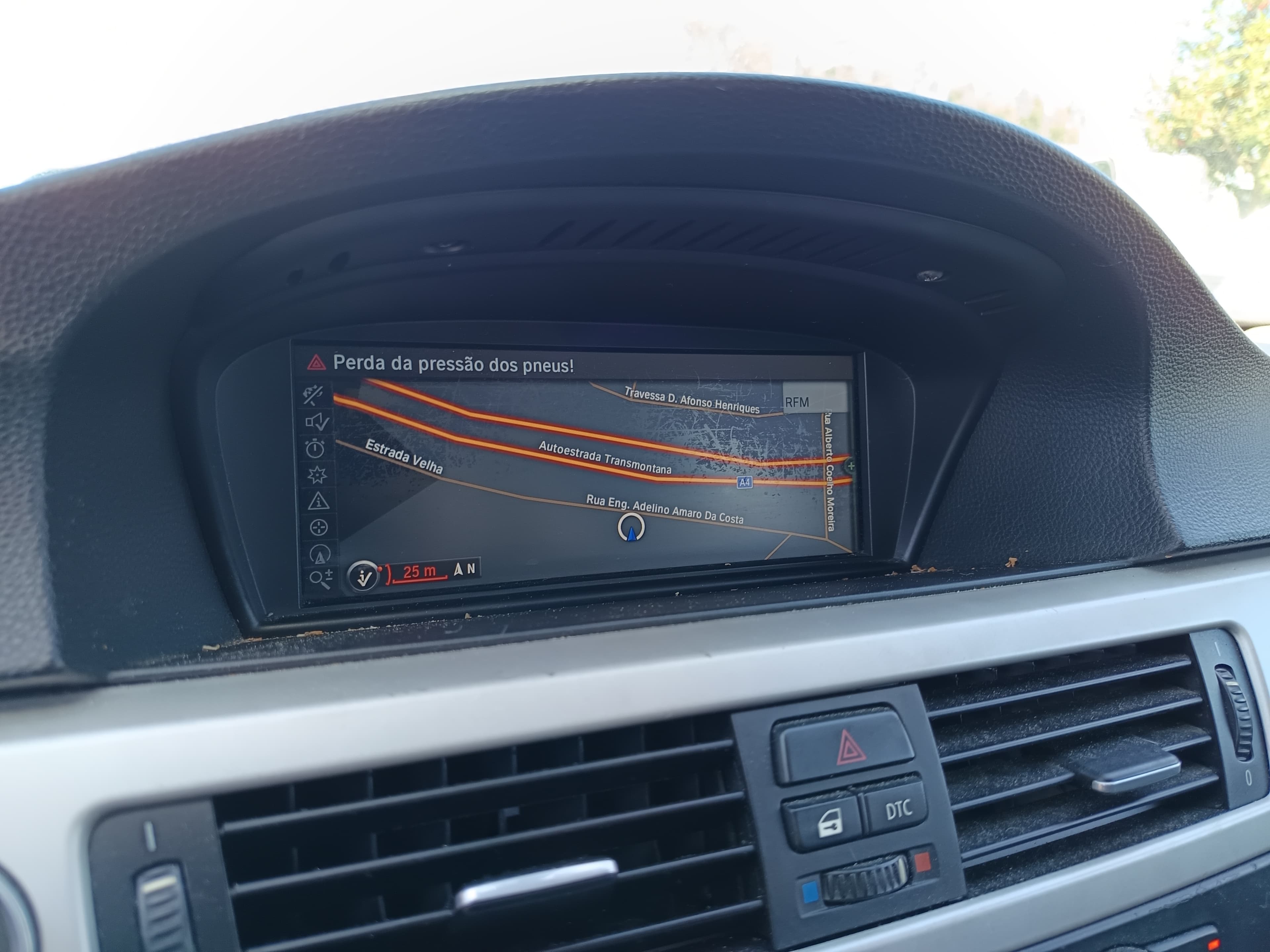 BMW 320d · Ano 2010 — image 36