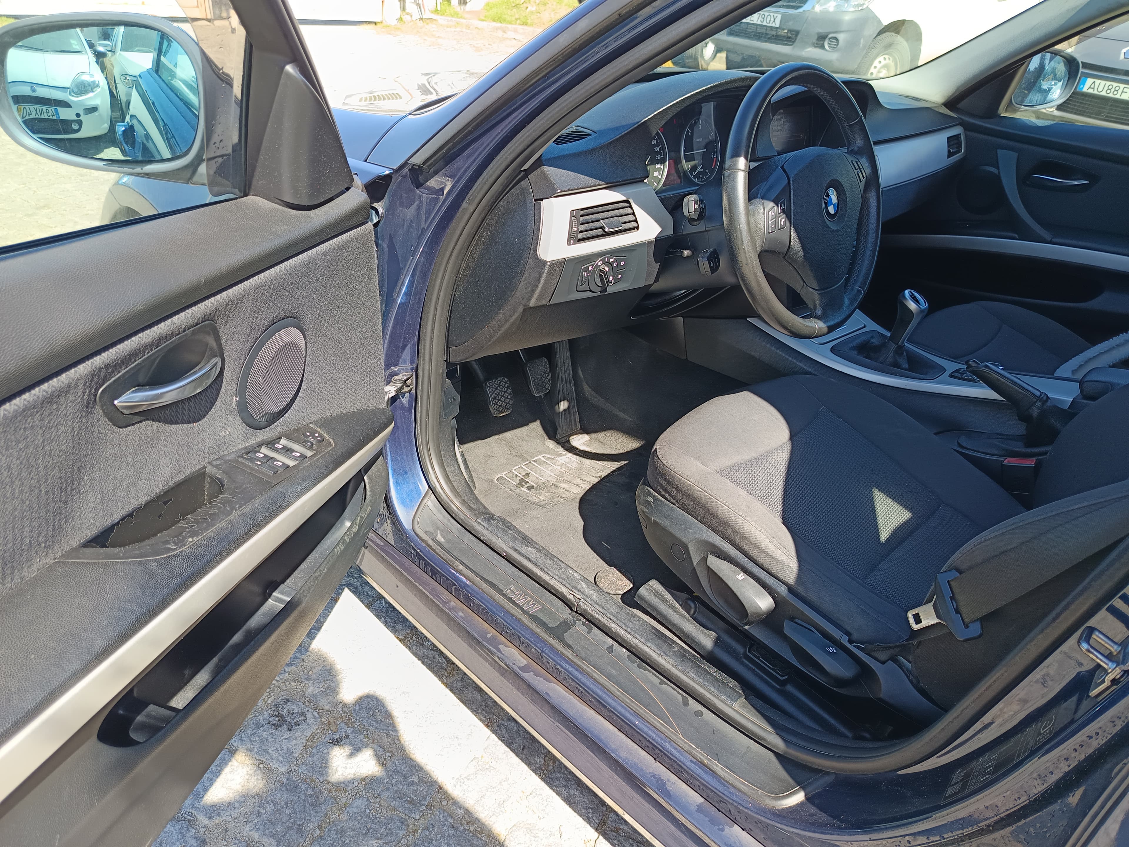 BMW 320d · Ano 2010 — image 29