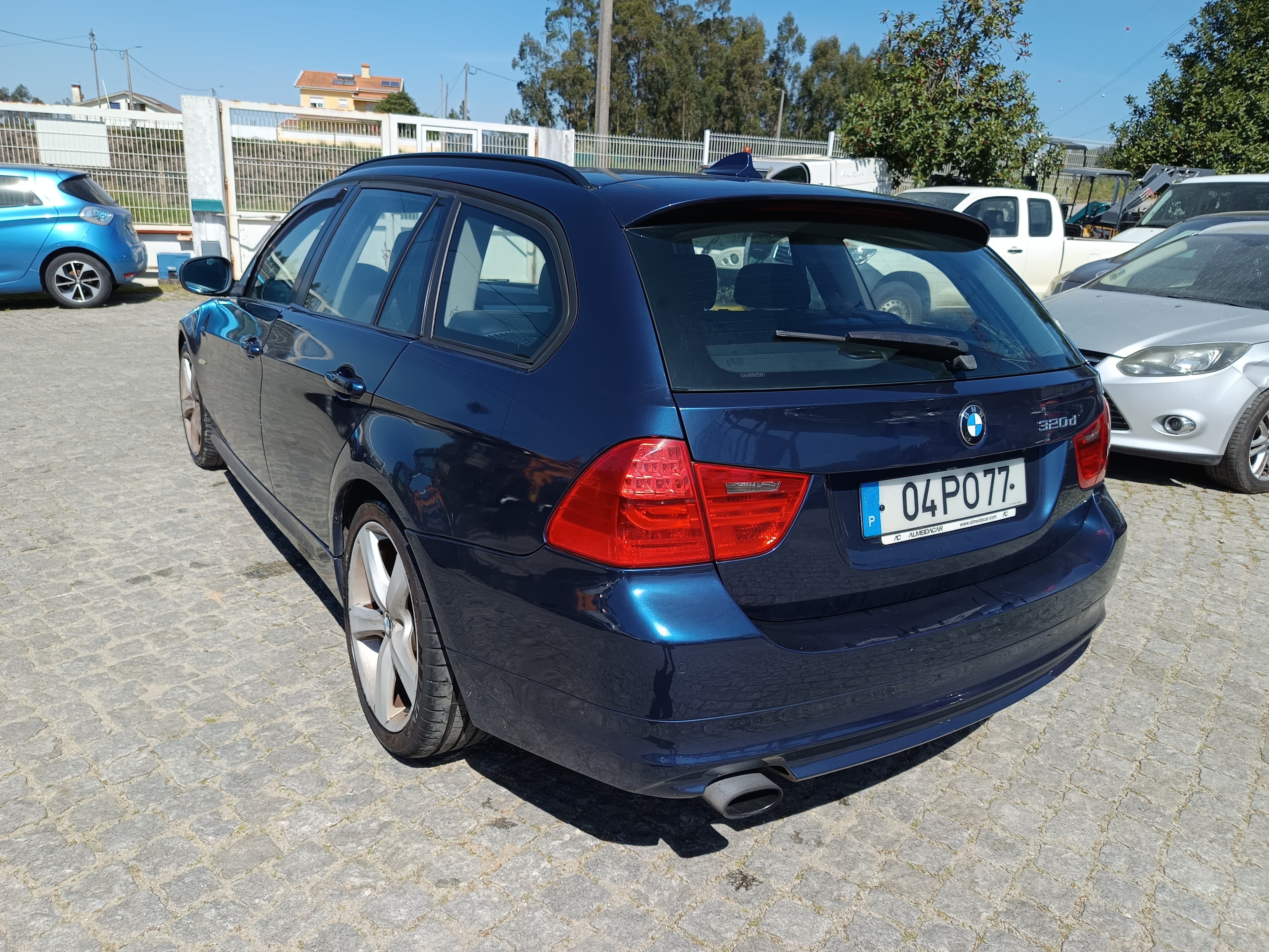 BMW 320d · Ano 2010 — image 6