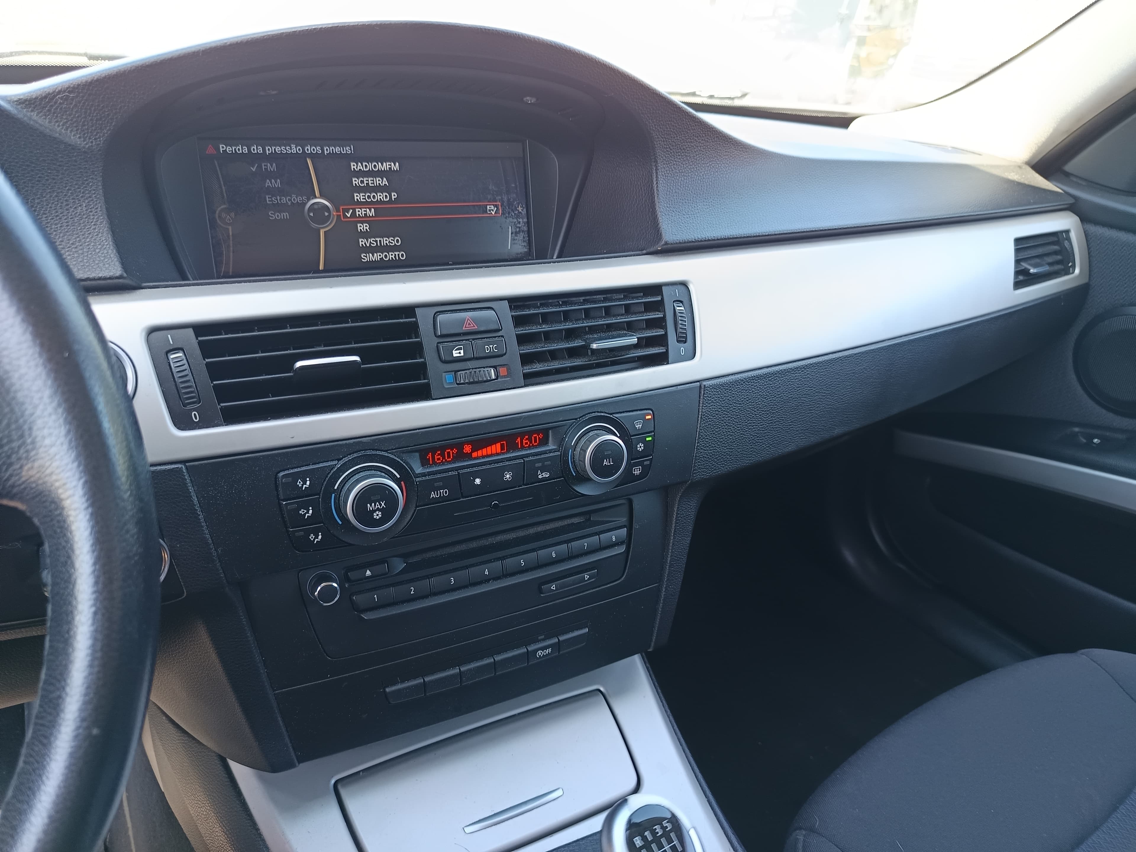BMW 320d · Ano 2010 — image 35