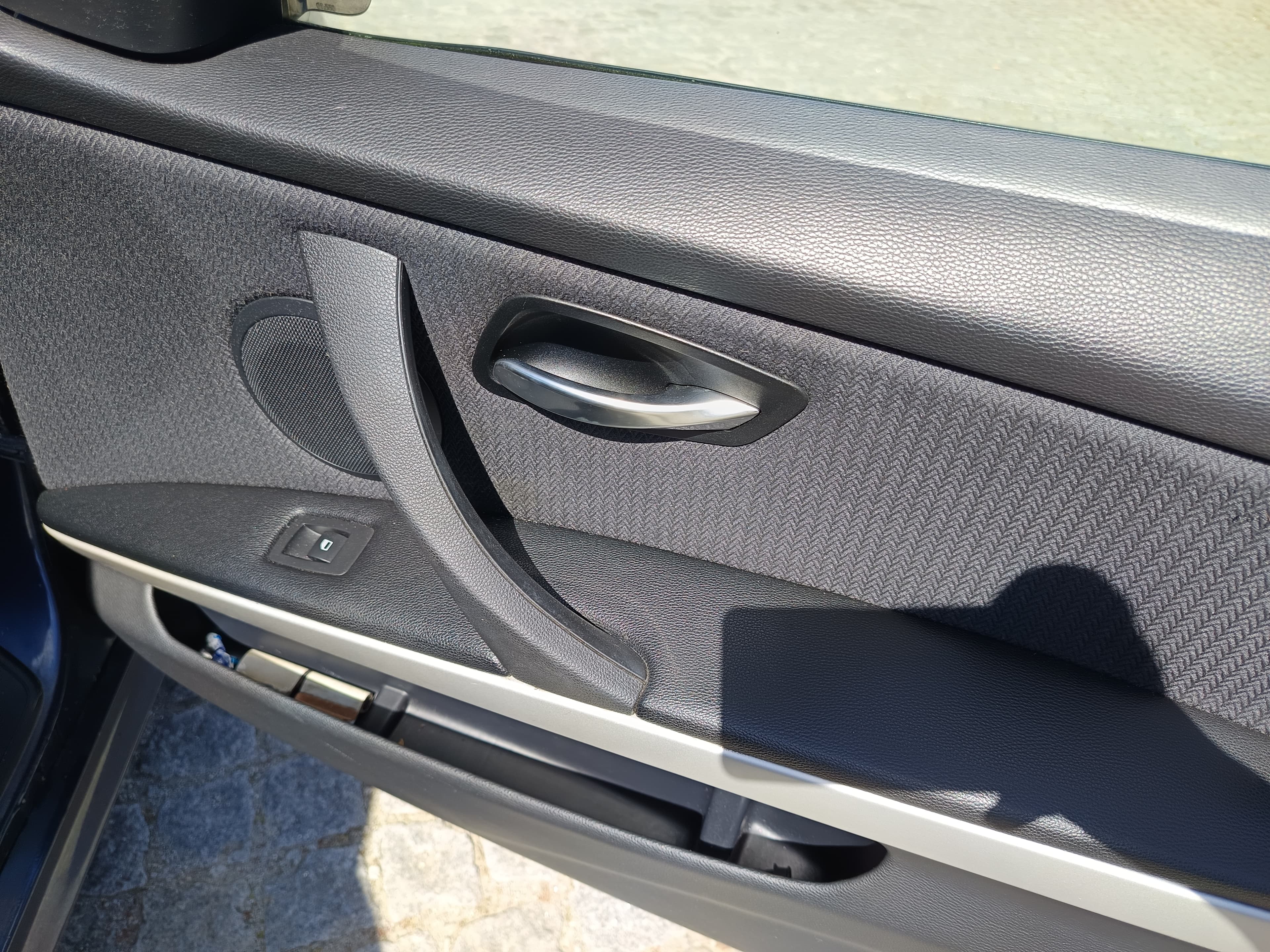 BMW 320d · Ano 2010 — image 24