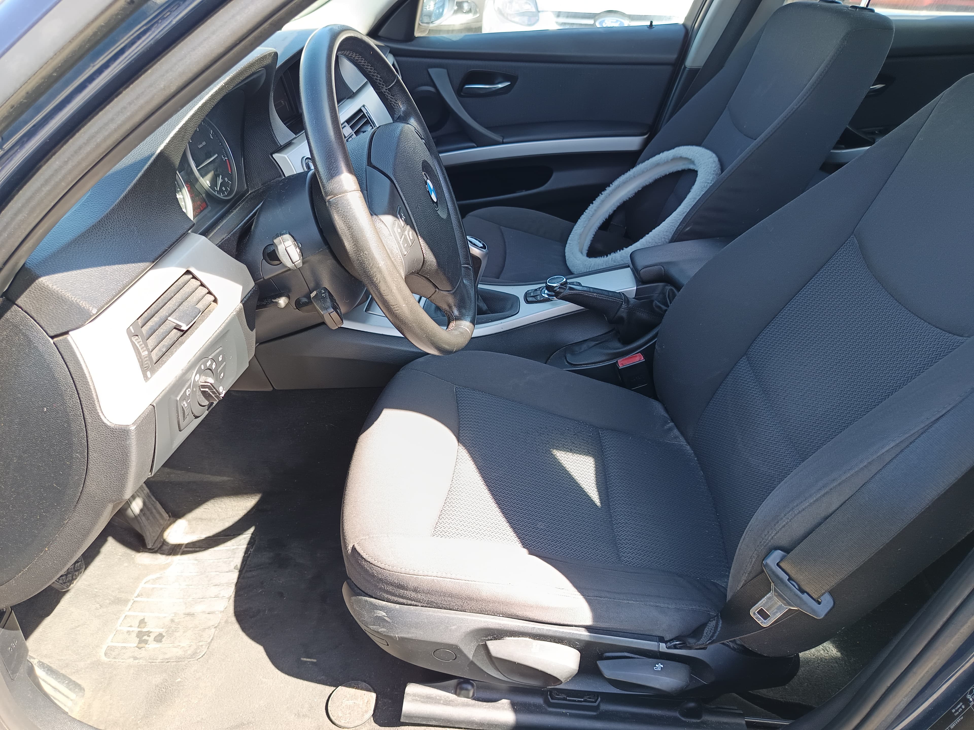 BMW 320d · Ano 2010 — image 31