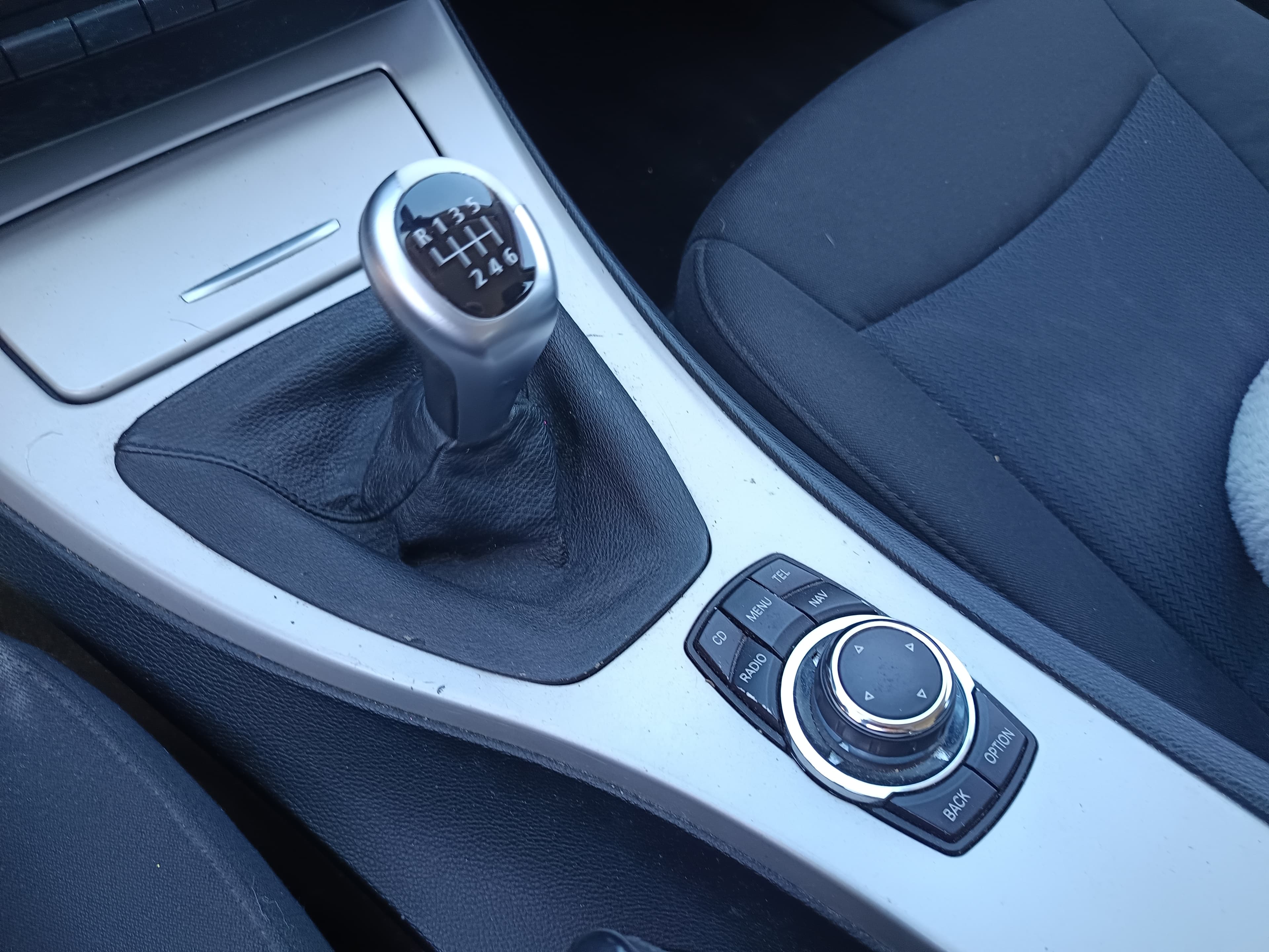 BMW 320d · Ano 2010 — image 38