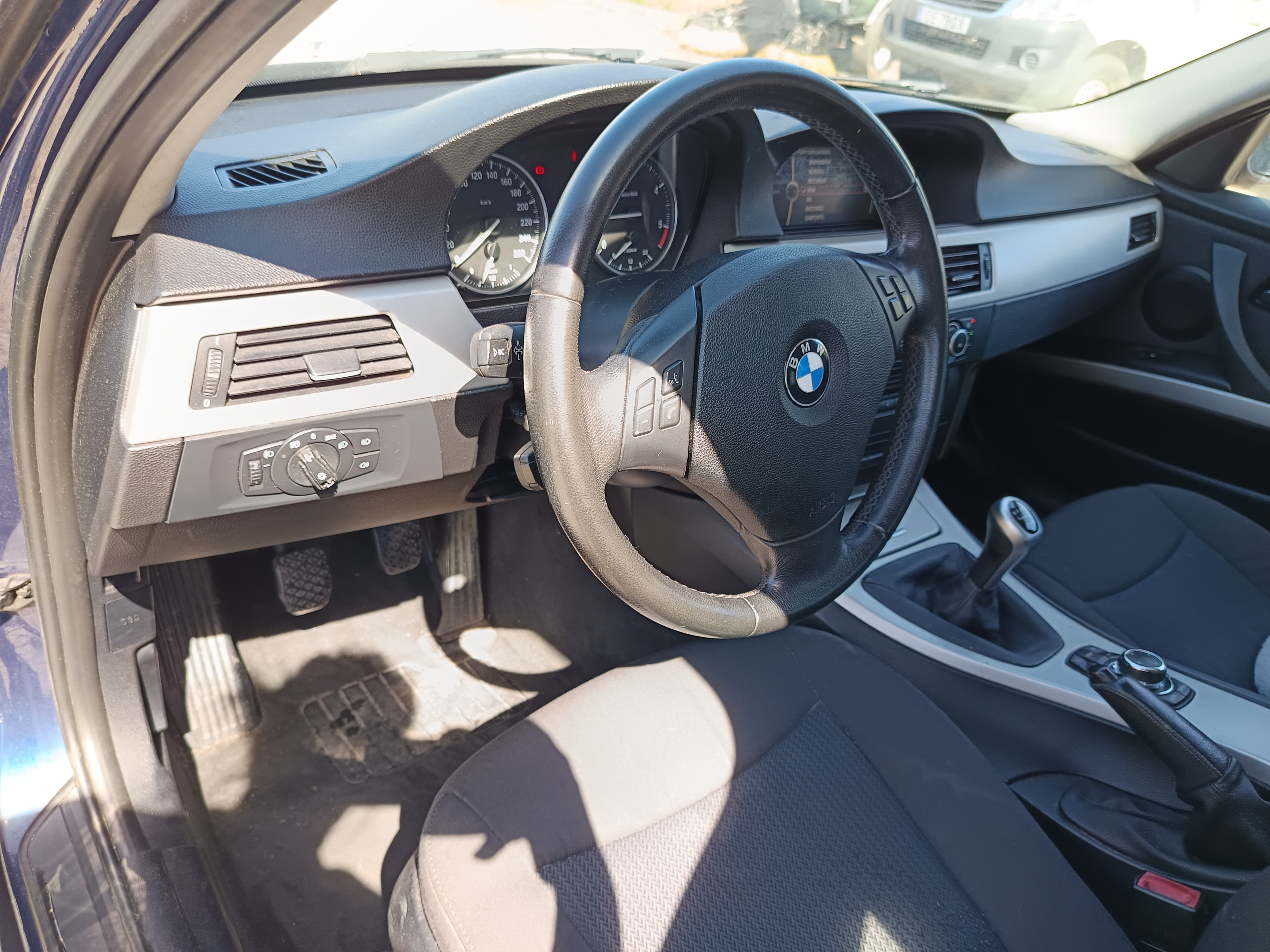 BMW 320d · Ano 2010 — image 34