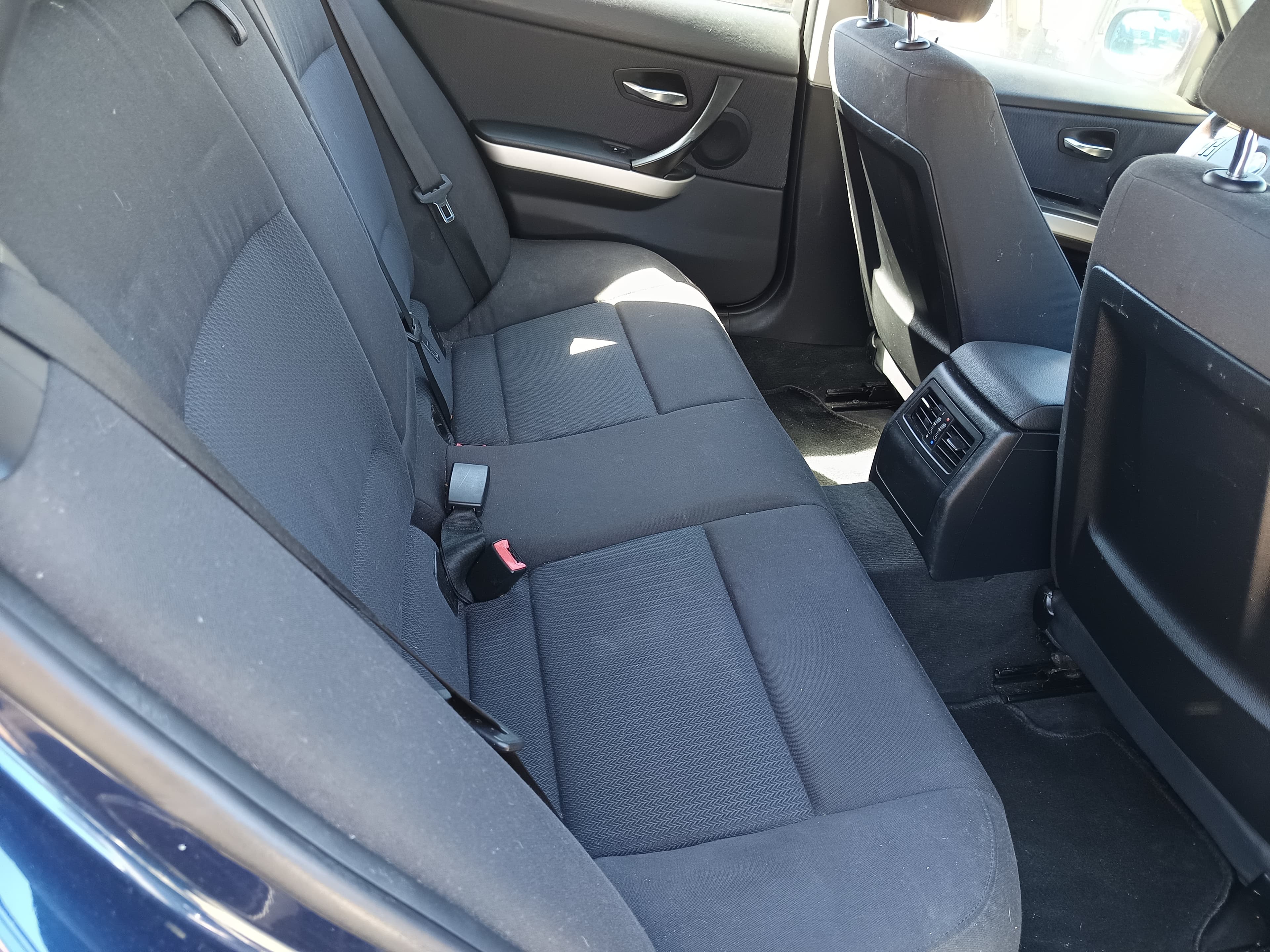 BMW 320d · Ano 2010 — image 22