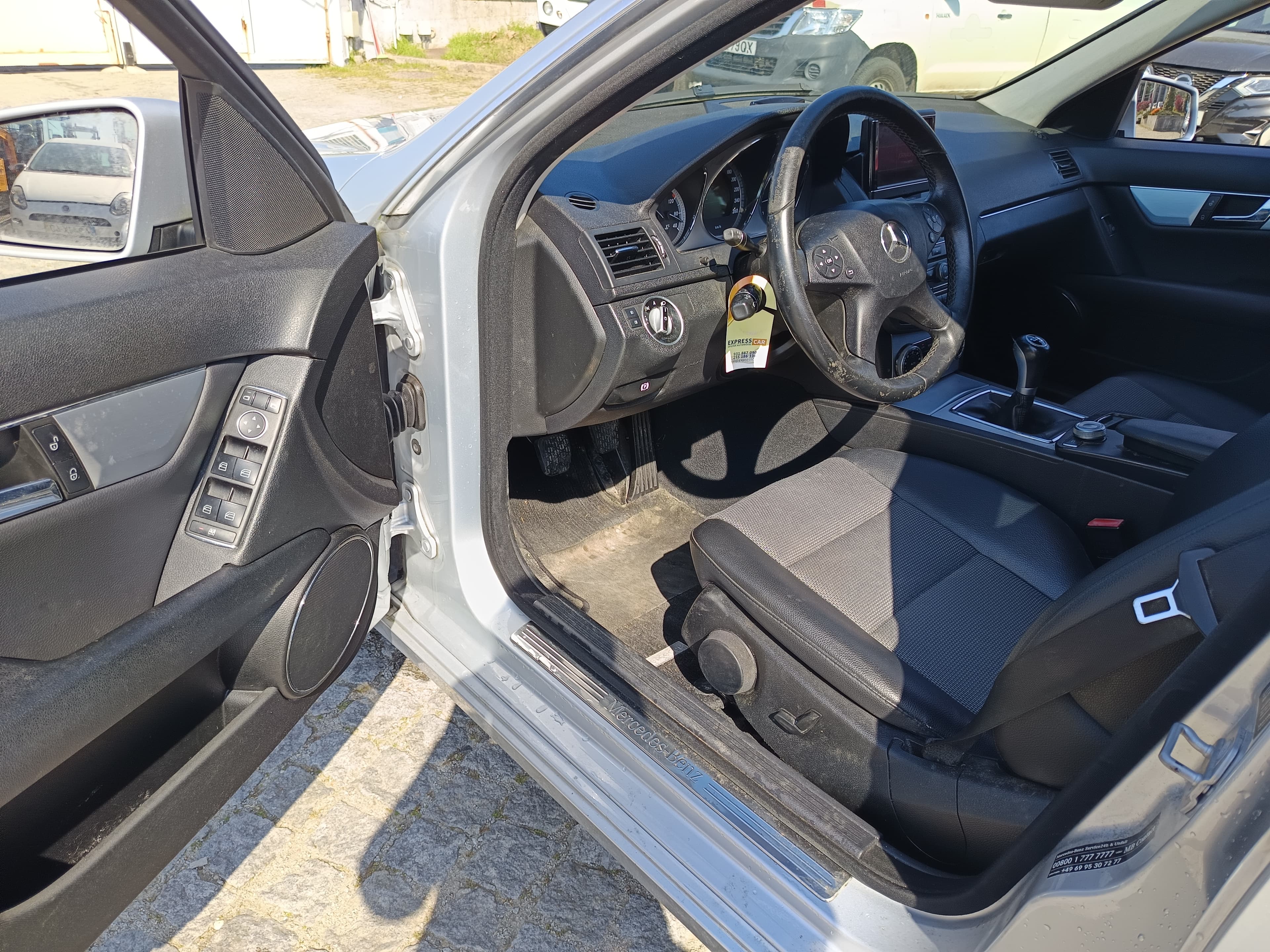 Mercedes-Benz C200 Avantgard · Ano 2010 — imagem 32