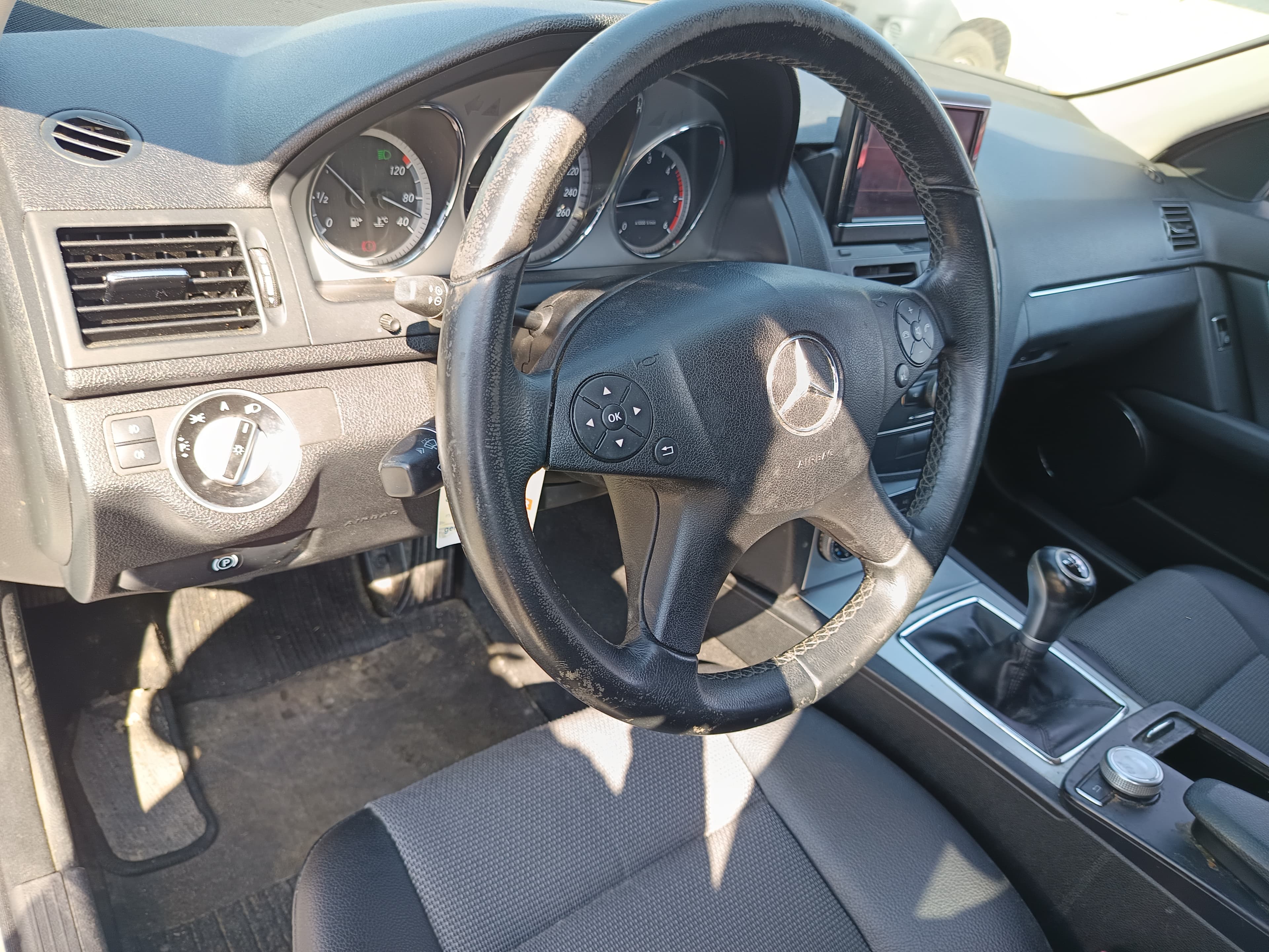 Mercedes-Benz C200 Avantgard · Ano 2010 — imagem 36