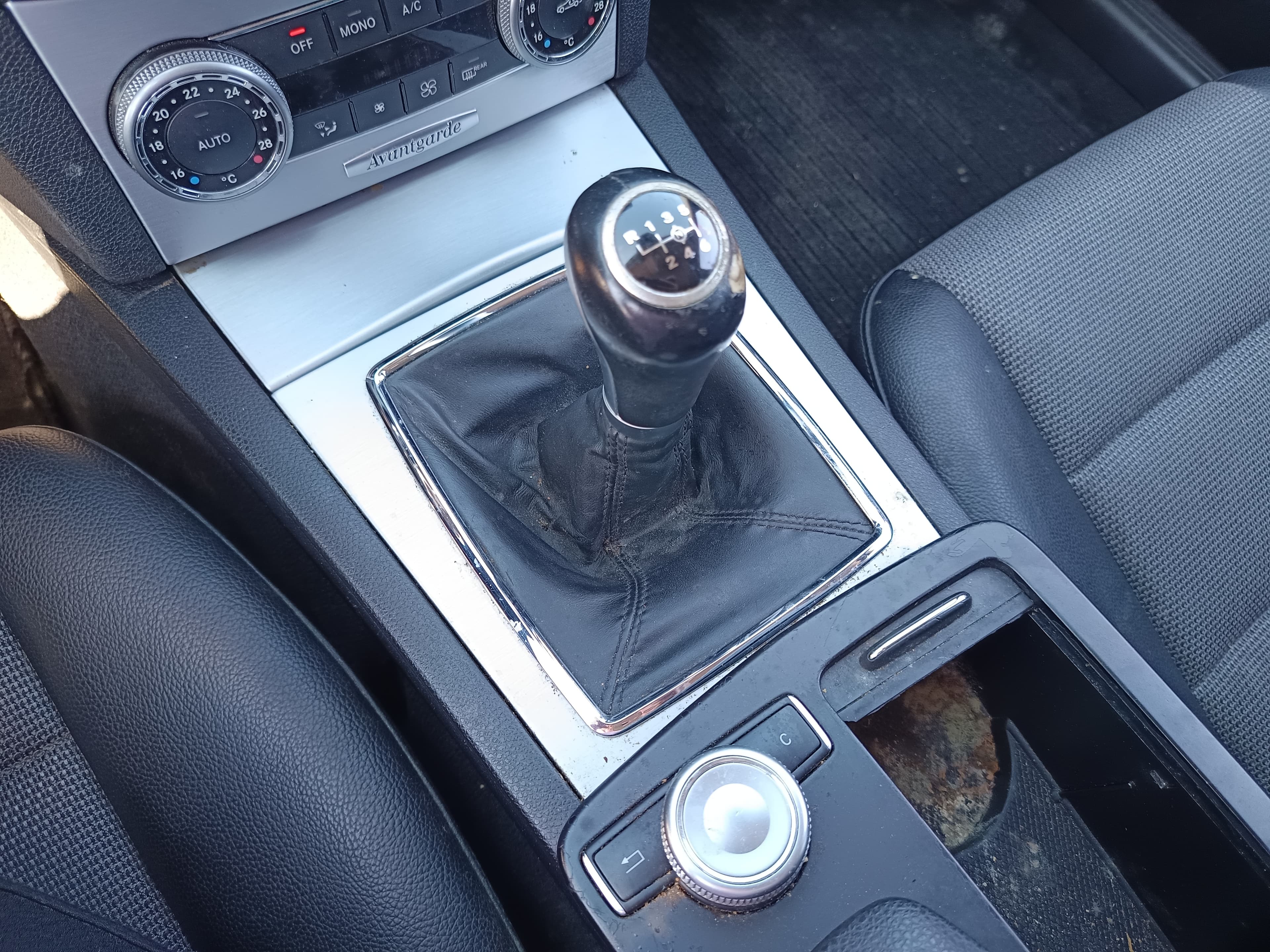 Mercedes-Benz C200 Avantgard · Ano 2010 — imagem 41