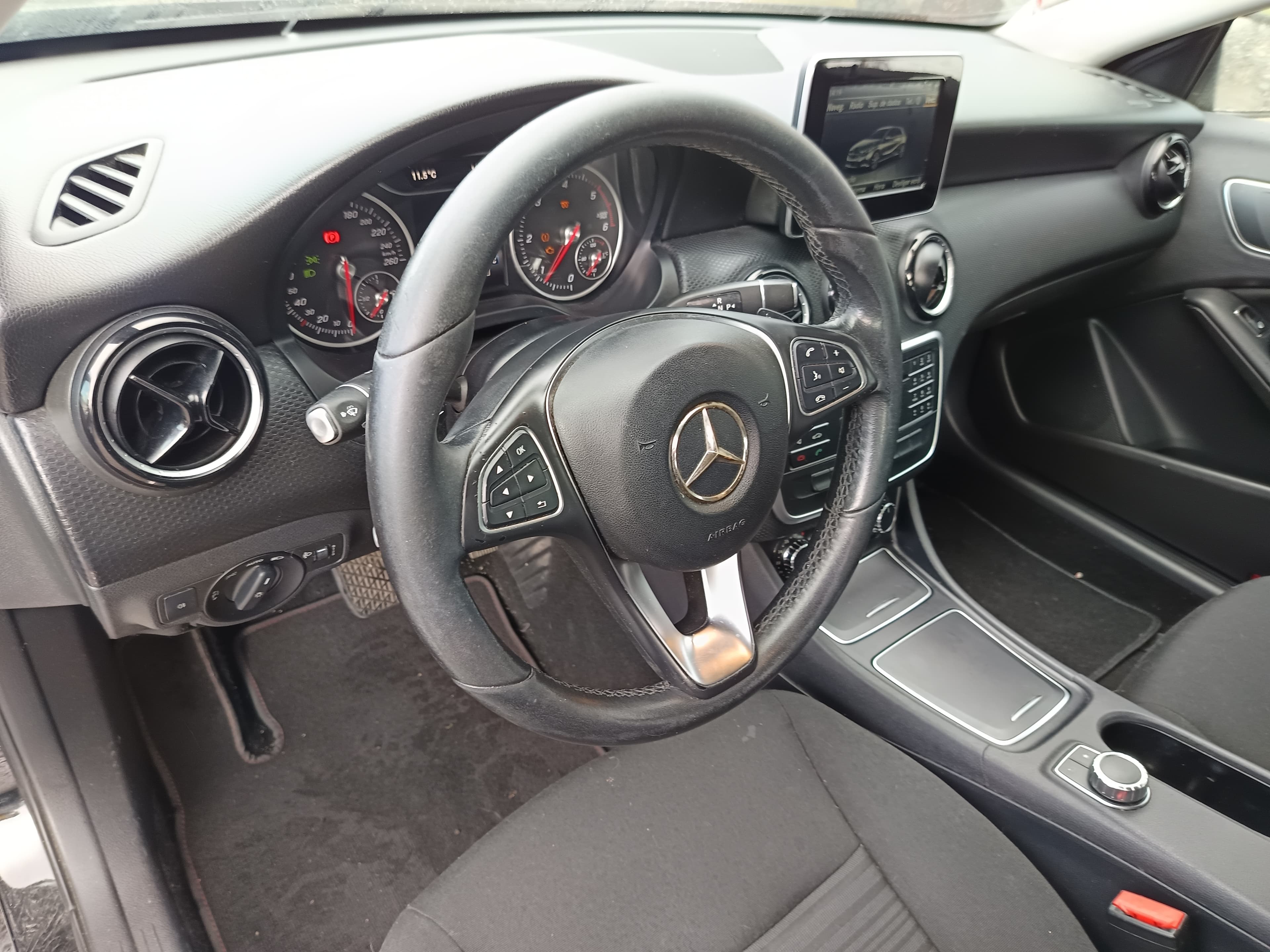 Mercedes-Benz A160 · Ano 2017 — imagem 25