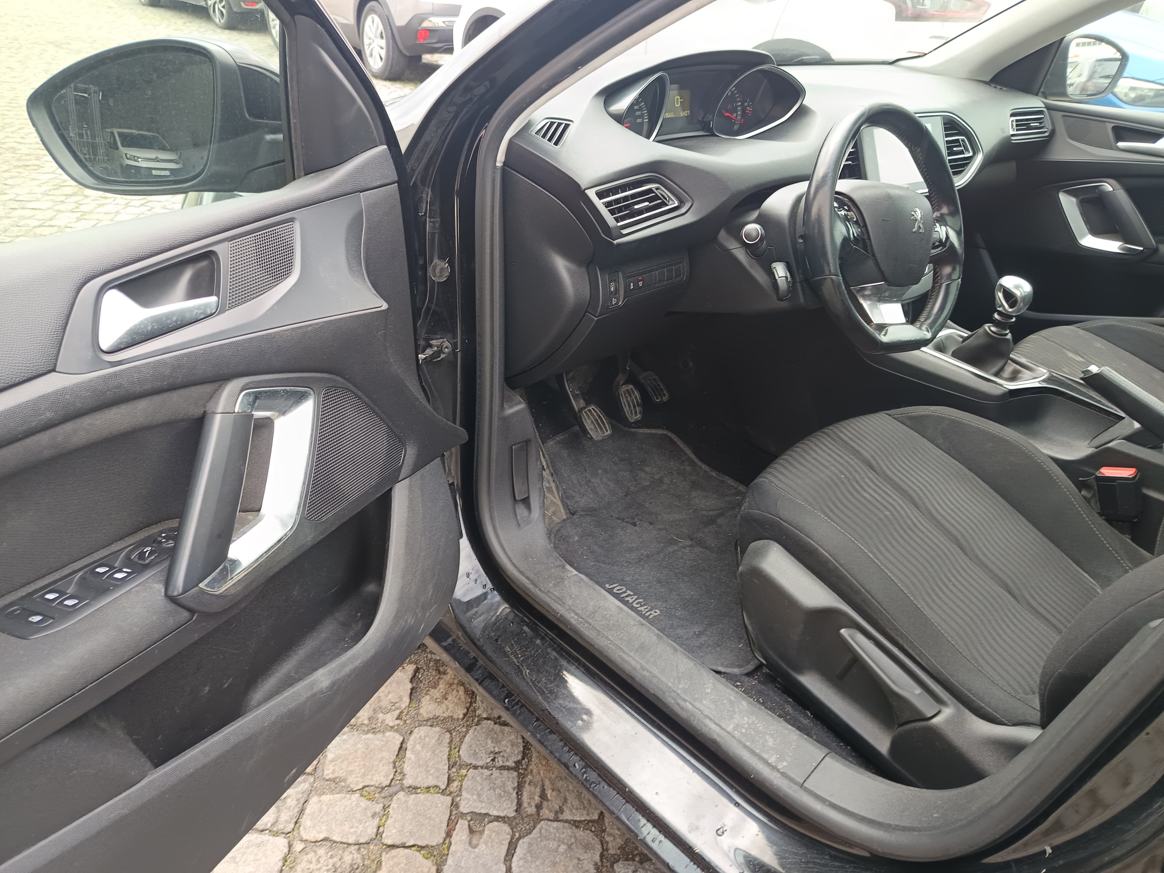 Peugeot 308 · Ano 2014 — imagen 39