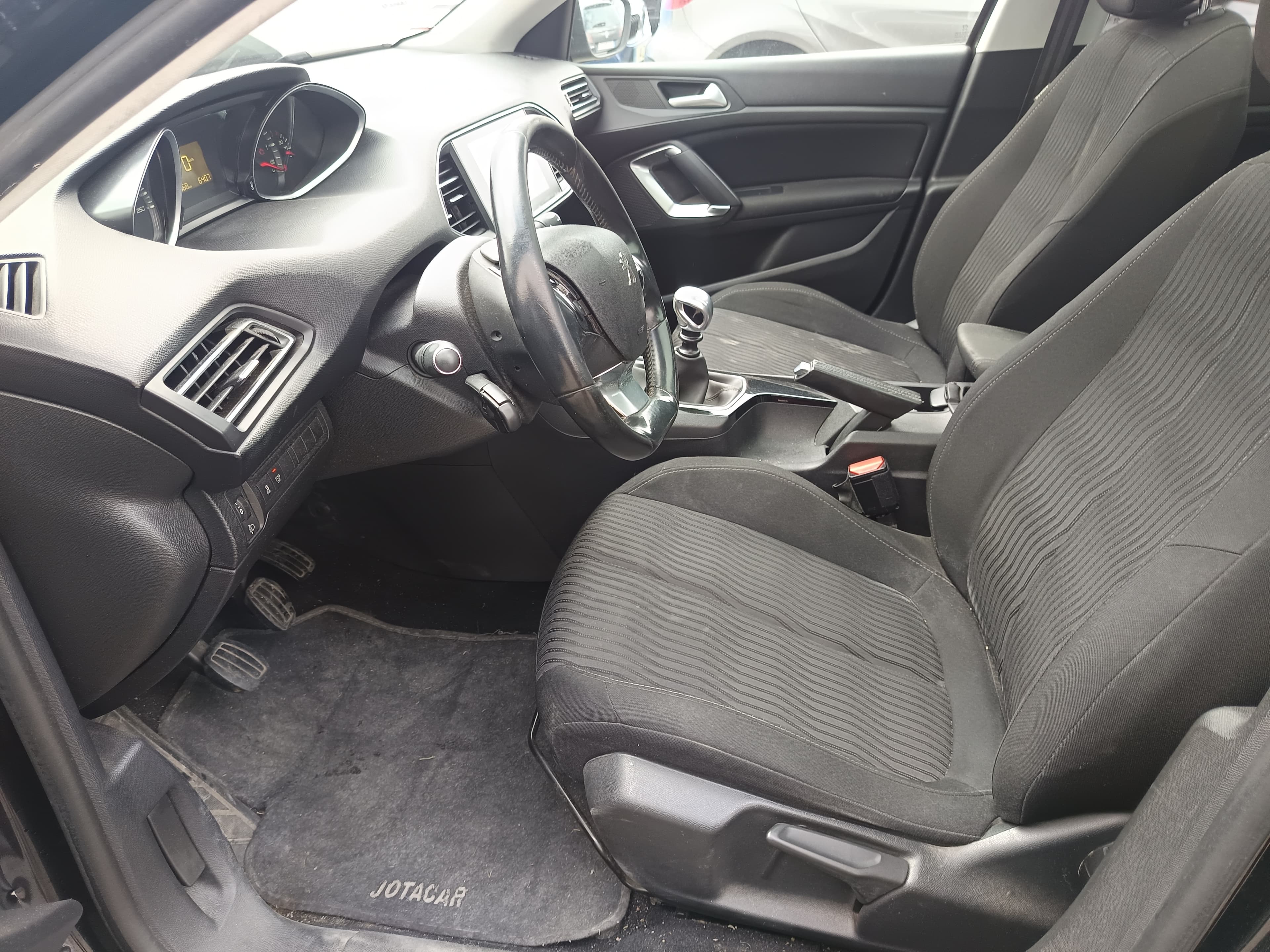 Peugeot 308 · Ano 2014 — imagen 41