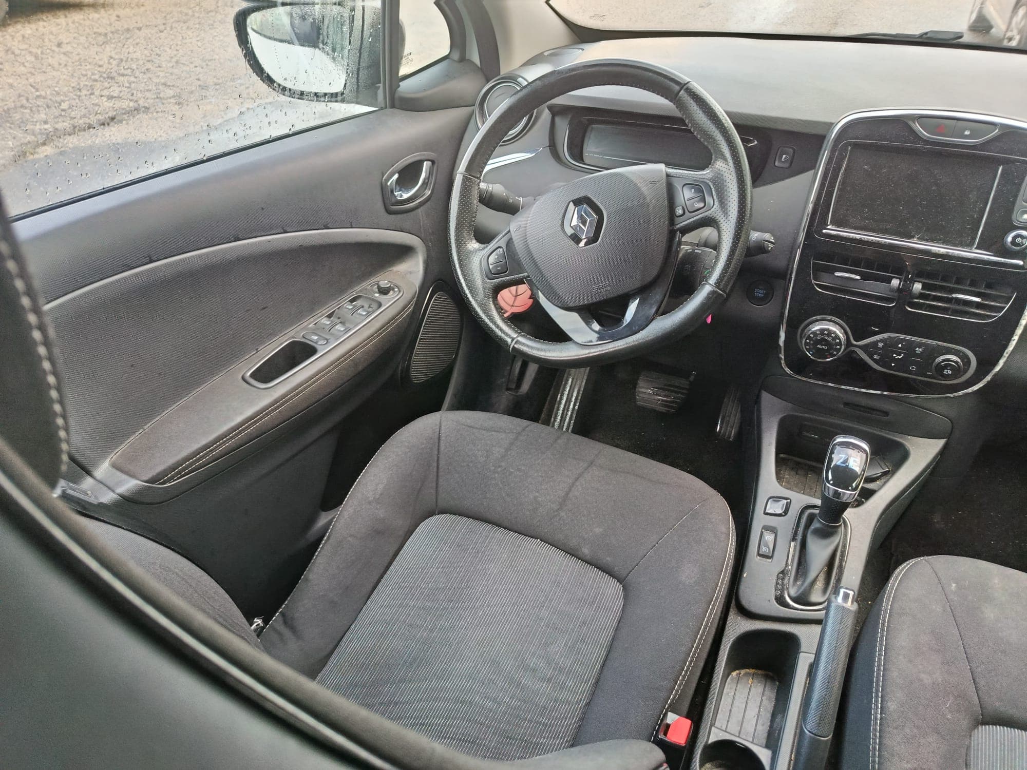 Renault Zoe · Ano 2017 — imagem 19