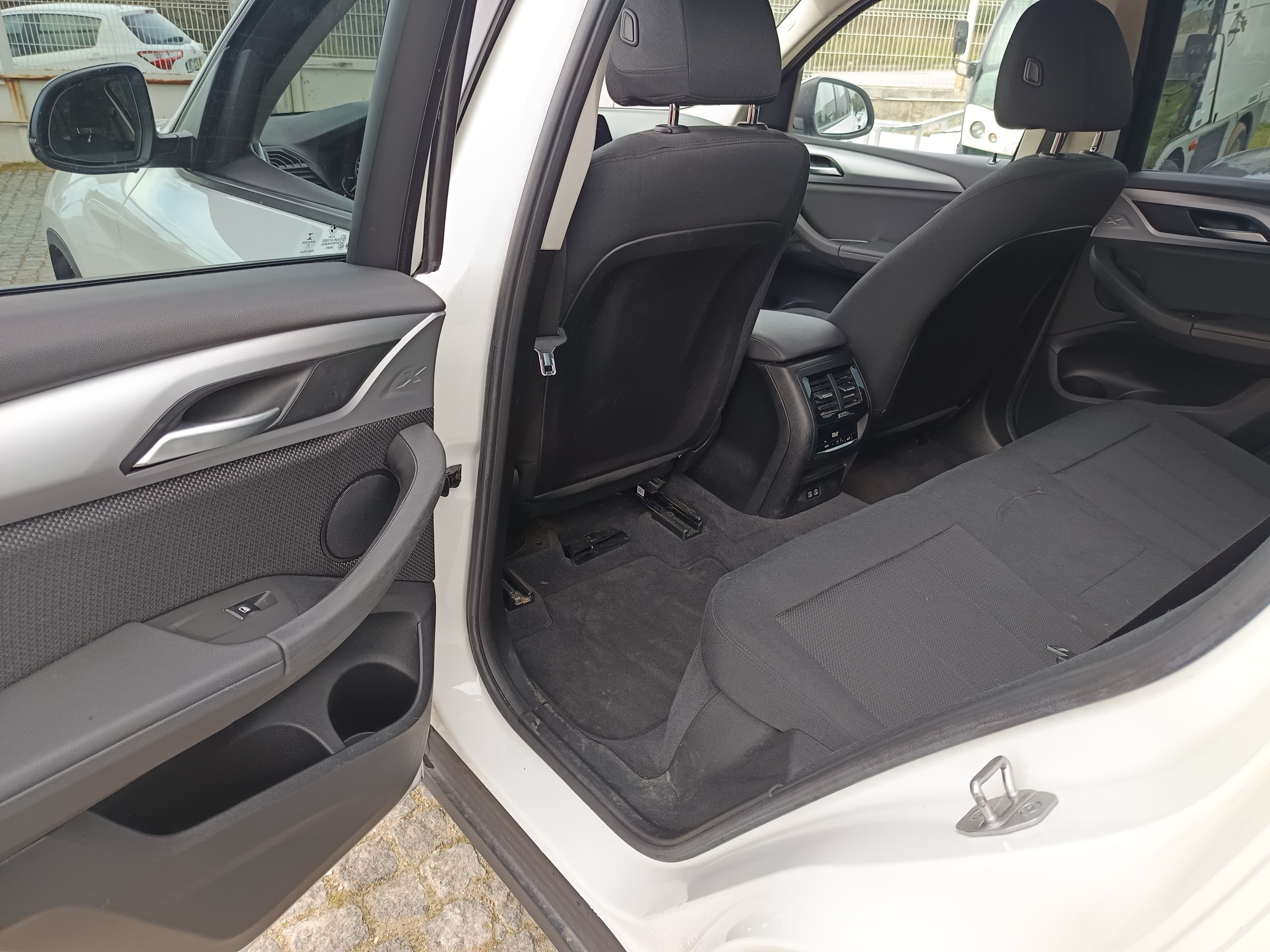 BMW X3 sDrive18d · Ano 2021 — imagem 29