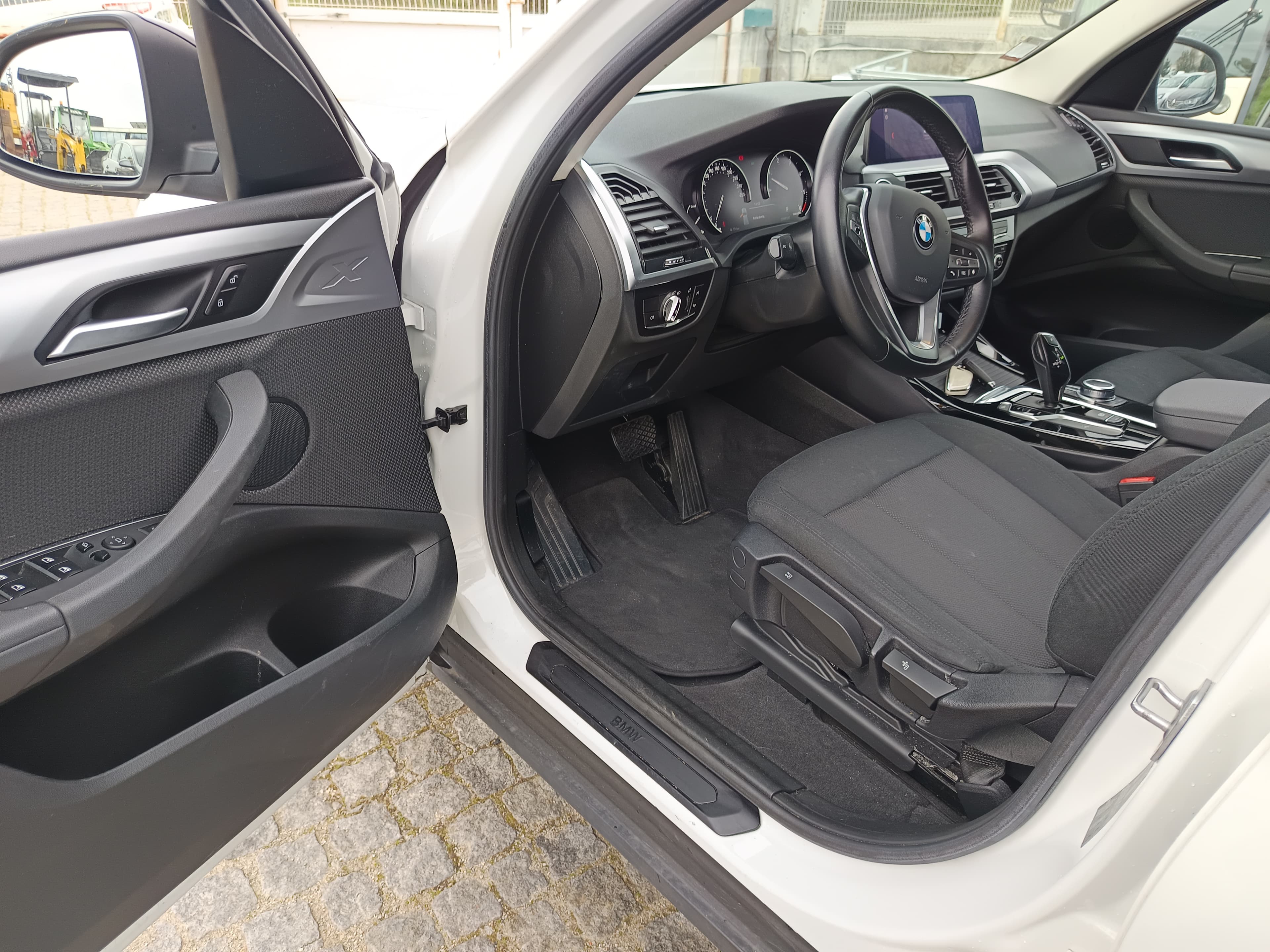 BMW X3 sDrive18d · Ano 2021 — imagem 32