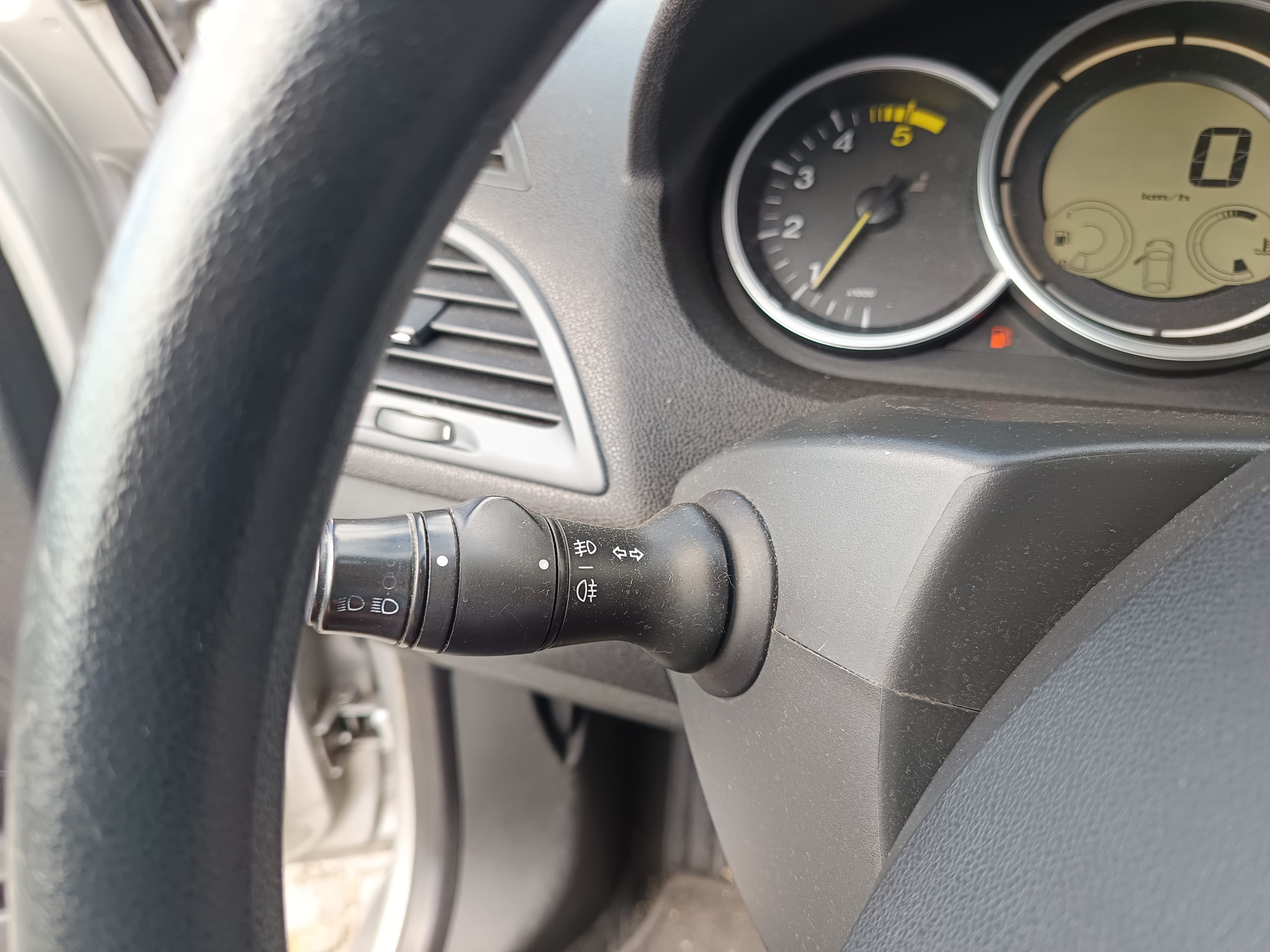 Renault Megáne · Ano 2012 — imagen 23
