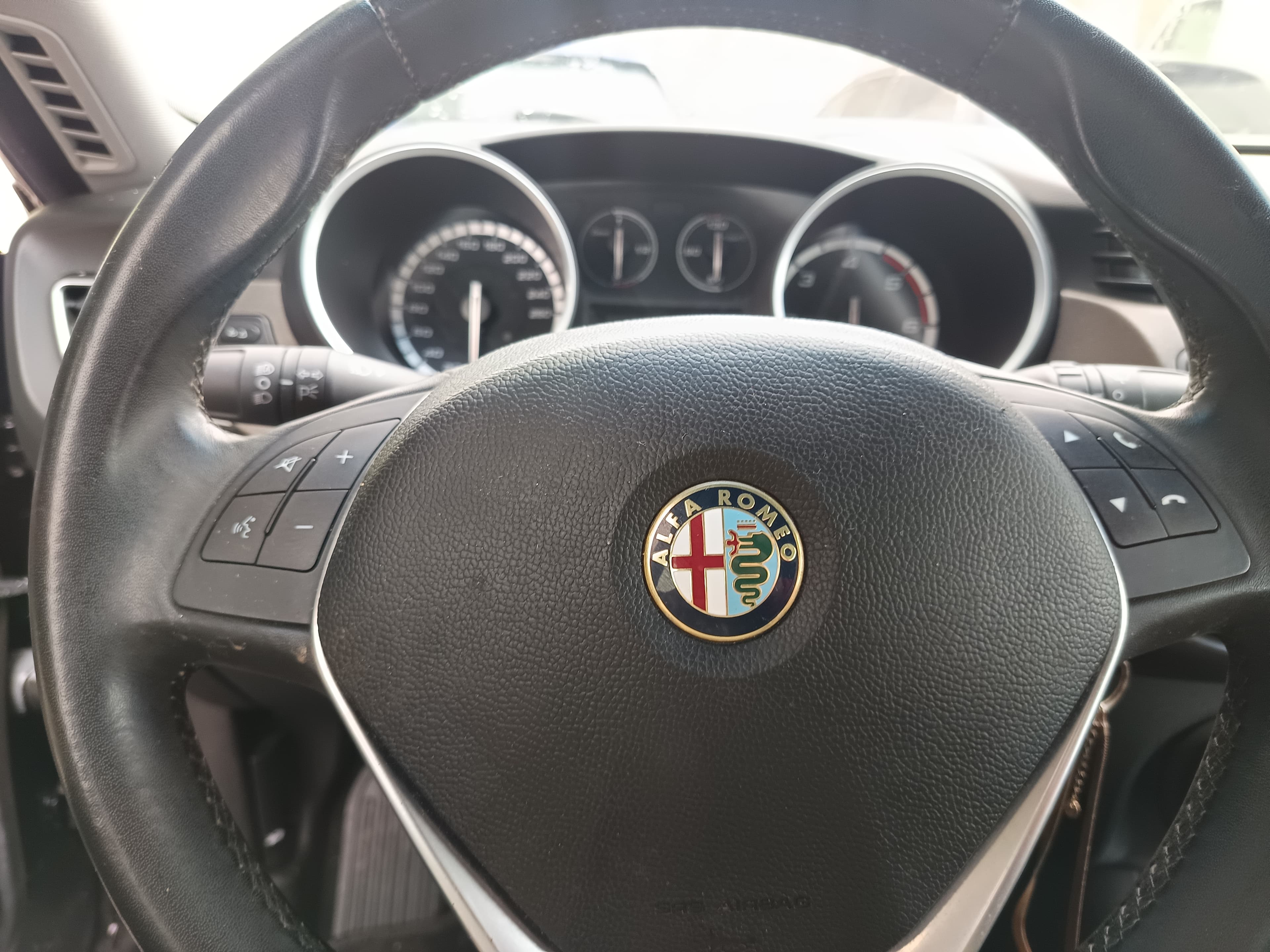 Alfa Romeo Giulietta · Ano 2014 — imagem 43