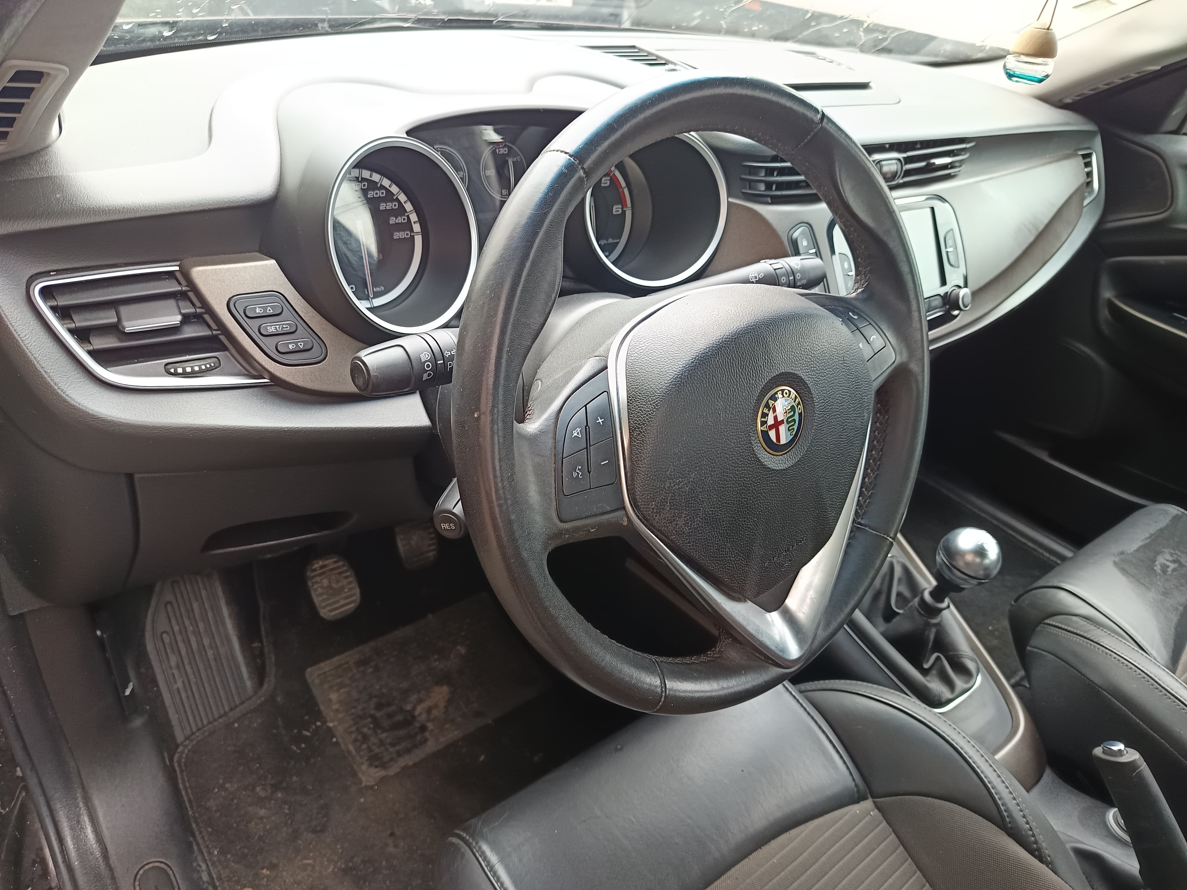 Alfa Romeo Giulietta · Ano 2014 — imagem 39