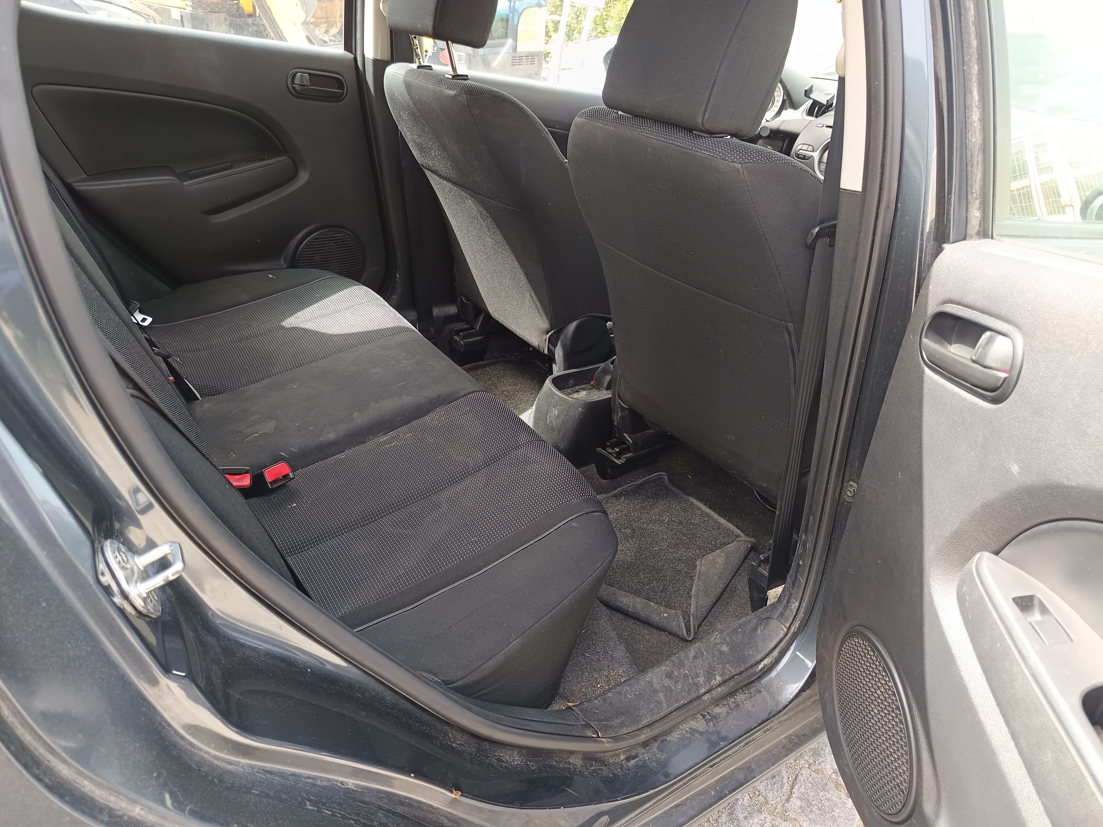Mazda 2 · Ano 2008 — imagem 24