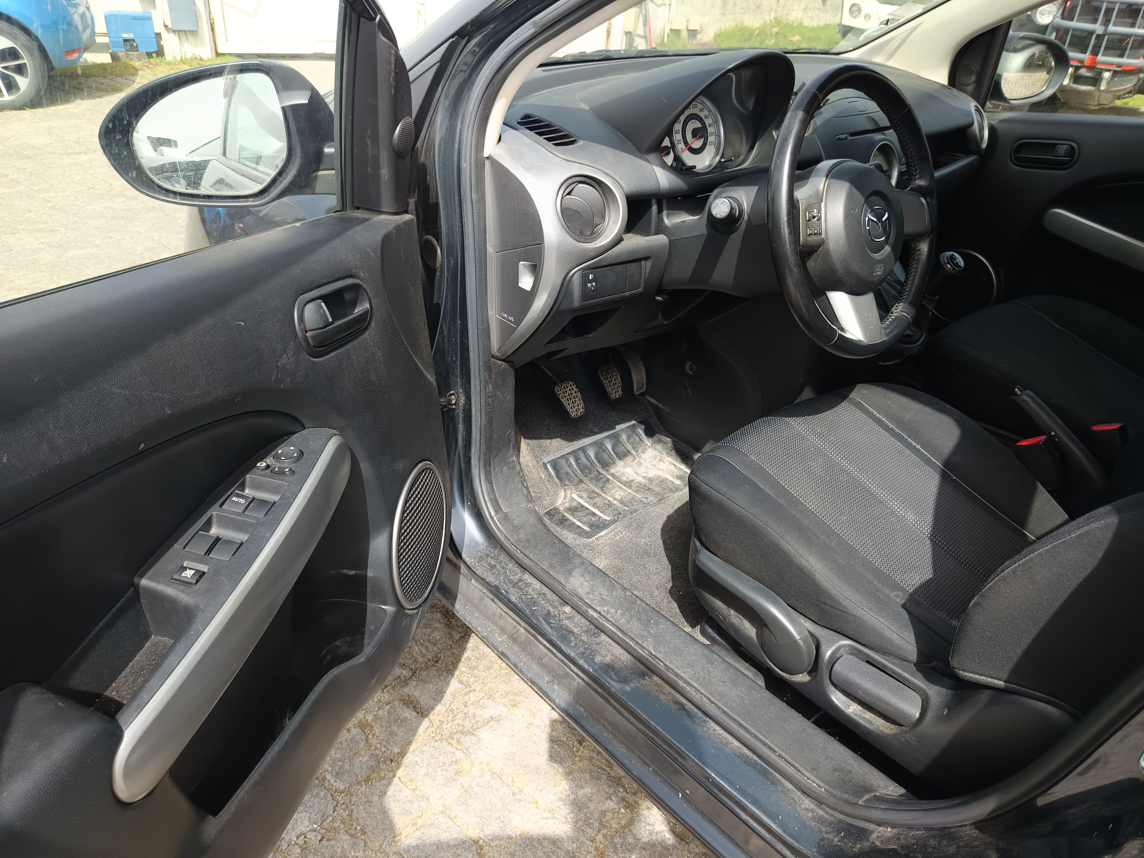 Mazda 2 · Ano 2008 — imagem 34