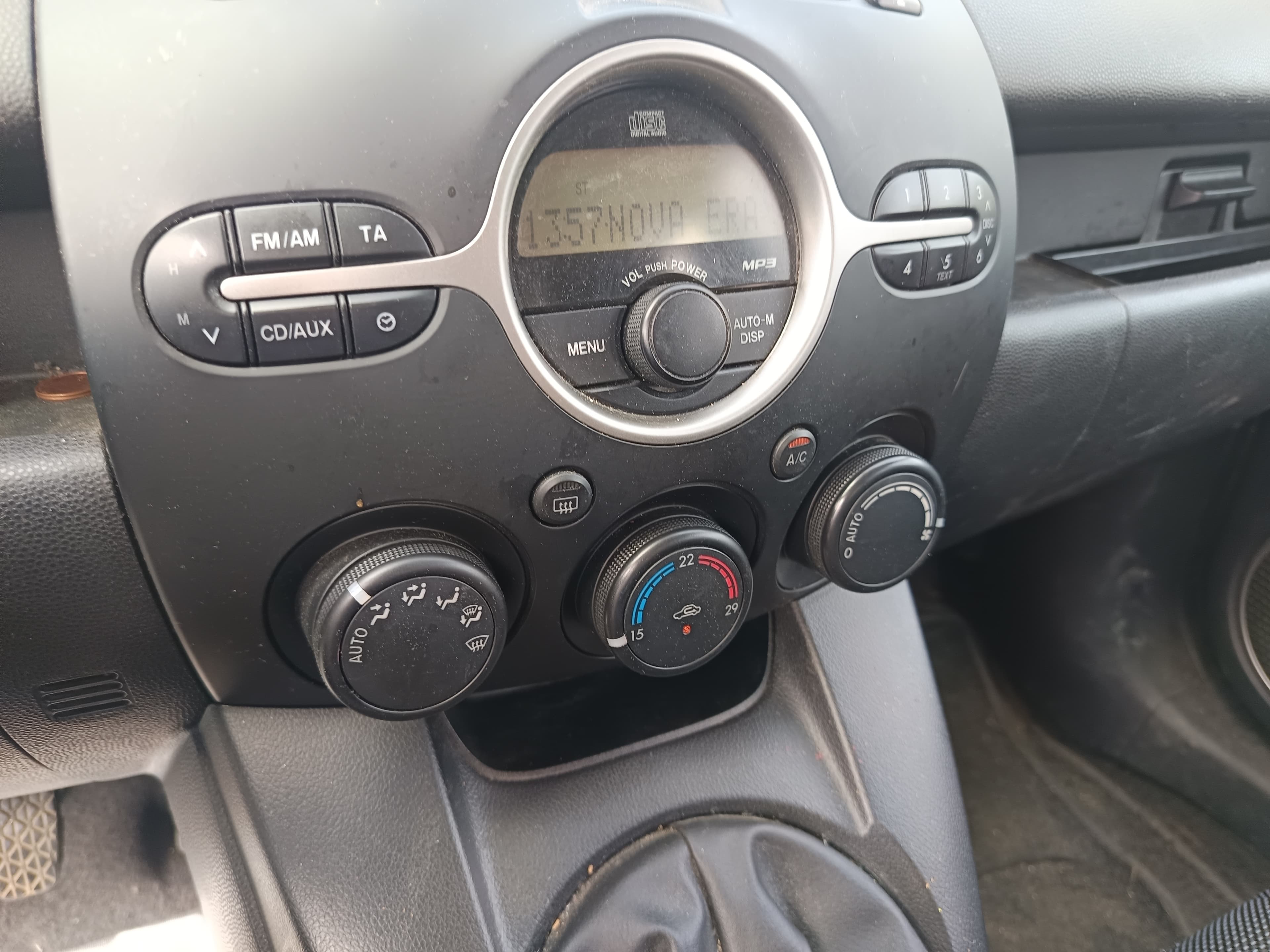 Mazda 2 · Ano 2008 — imagem 40
